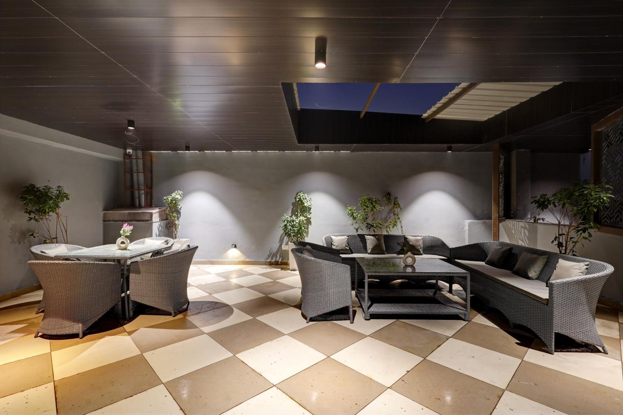 Hotel Saltstayz Premier - Golf Course Road & Sector 42 Gurgaon