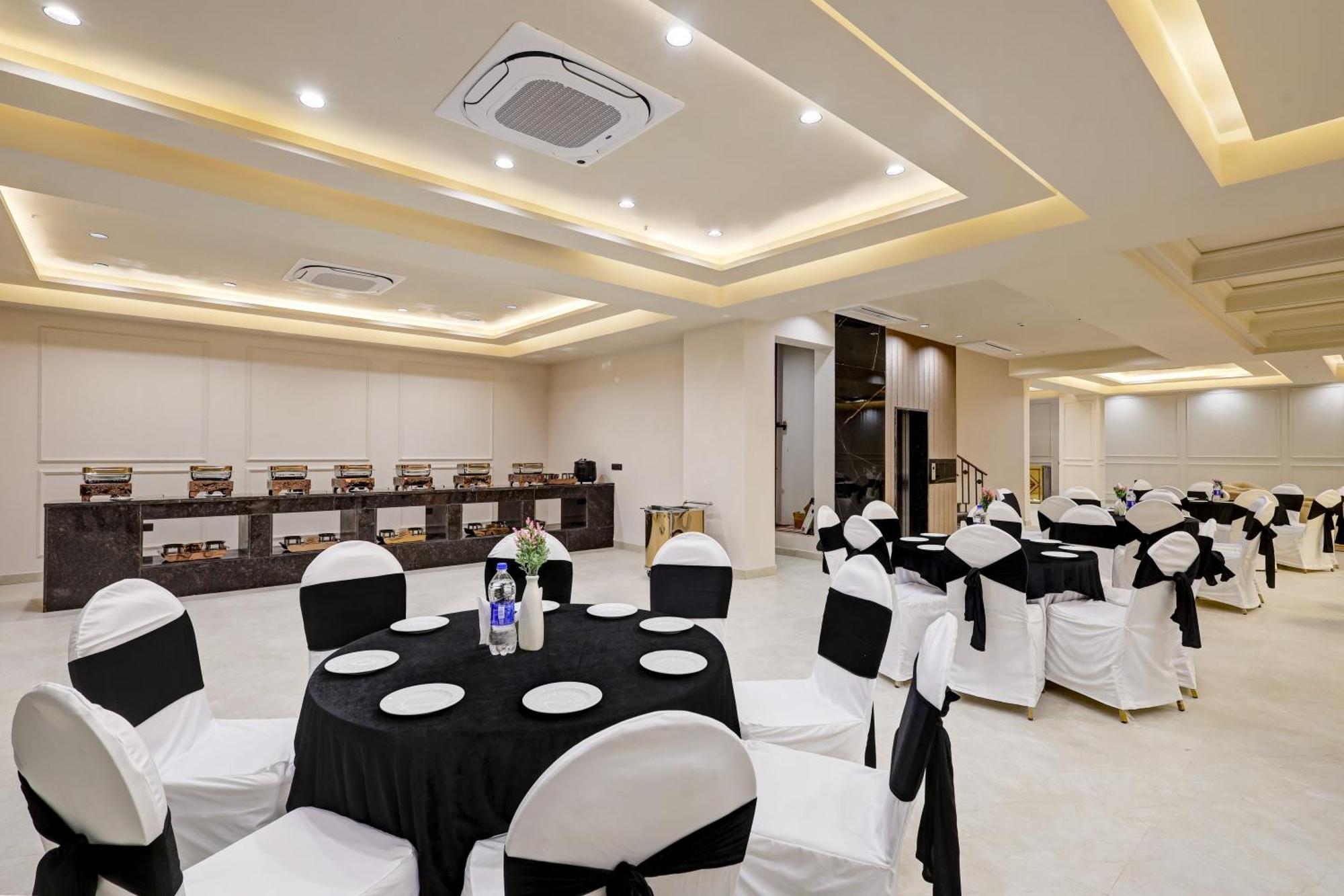 Saltstayz Premier - Golf Course Road & Sector 42 Gurgaon