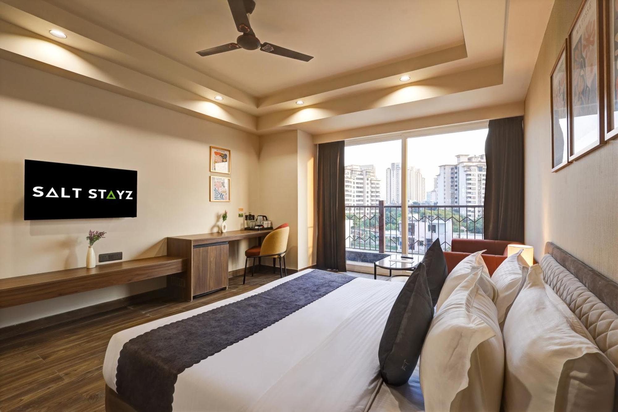 Hotel Saltstayz Premier - Golf Course Road & Sector 42 4*