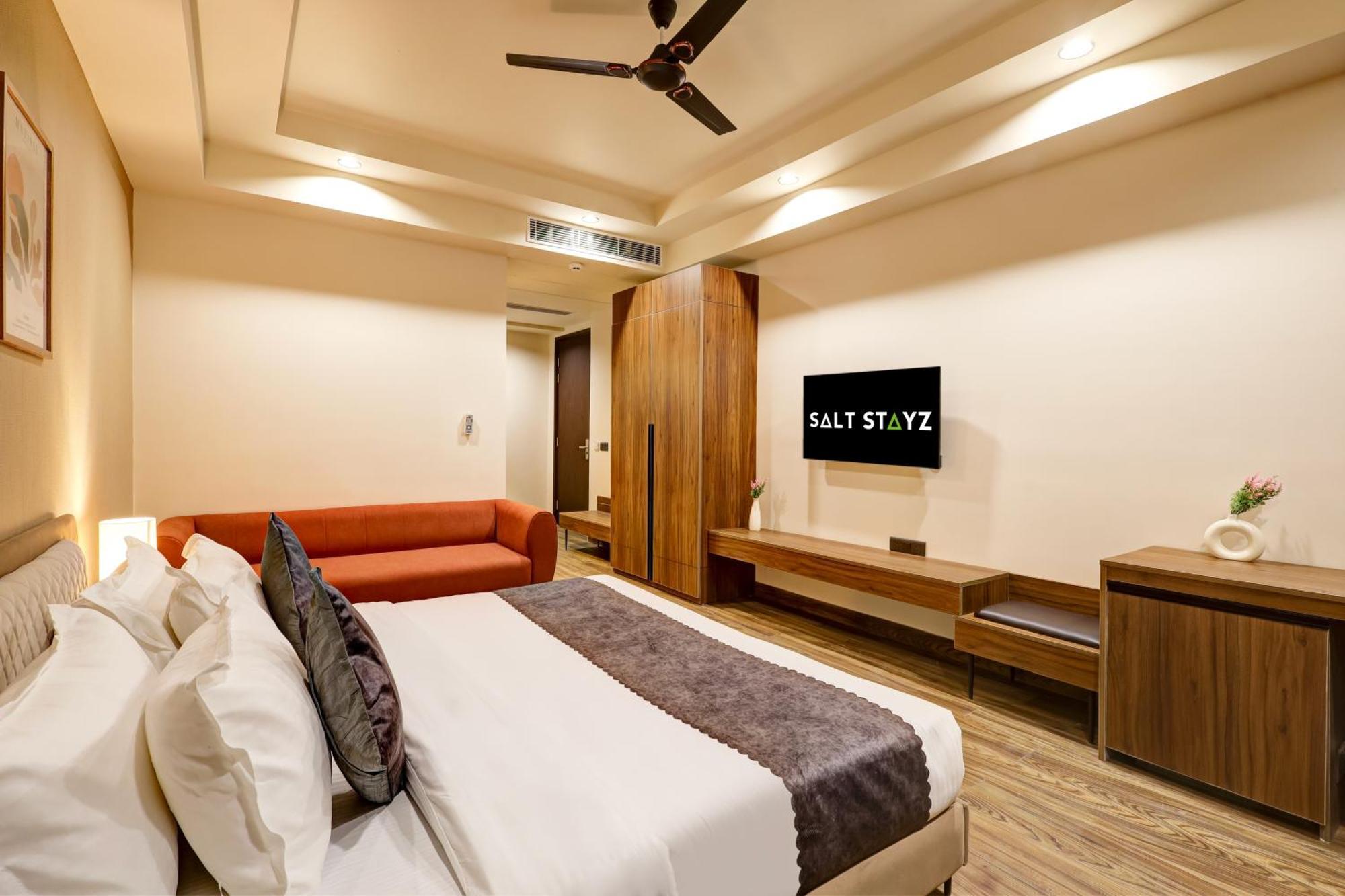 Saltstayz Premier - Golf Course Road & Sector 42