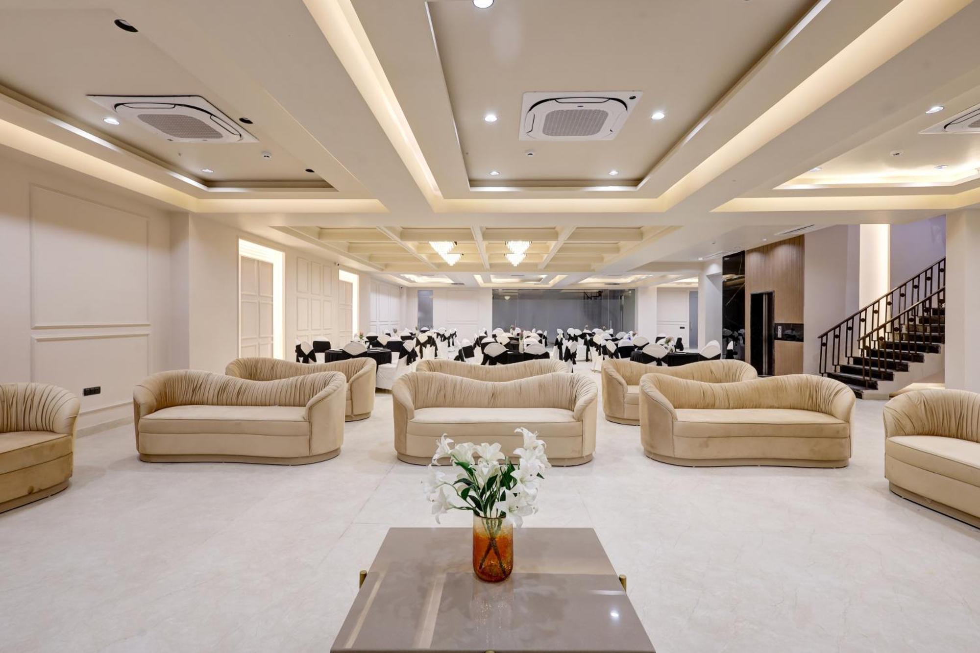 Saltstayz Premier - Golf Course Road & Sector 42 Hotel