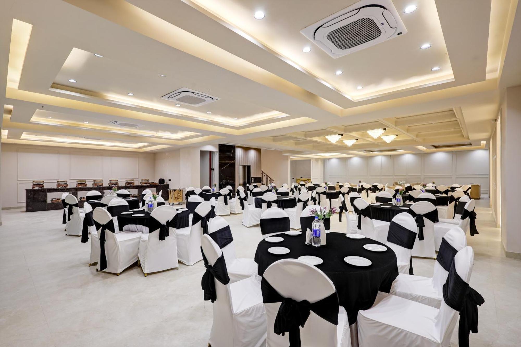 Saltstayz Premier - Golf Course Road & Sector 42 Hotel Gurgaon