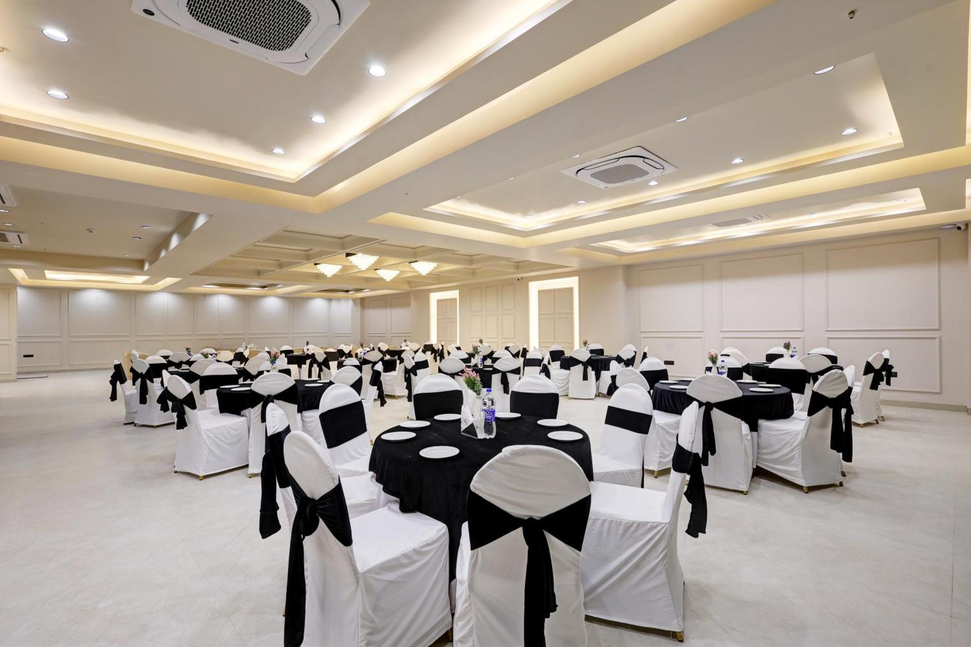 Saltstayz Premier - Golf Course Road & Sector 42 Gurgaon