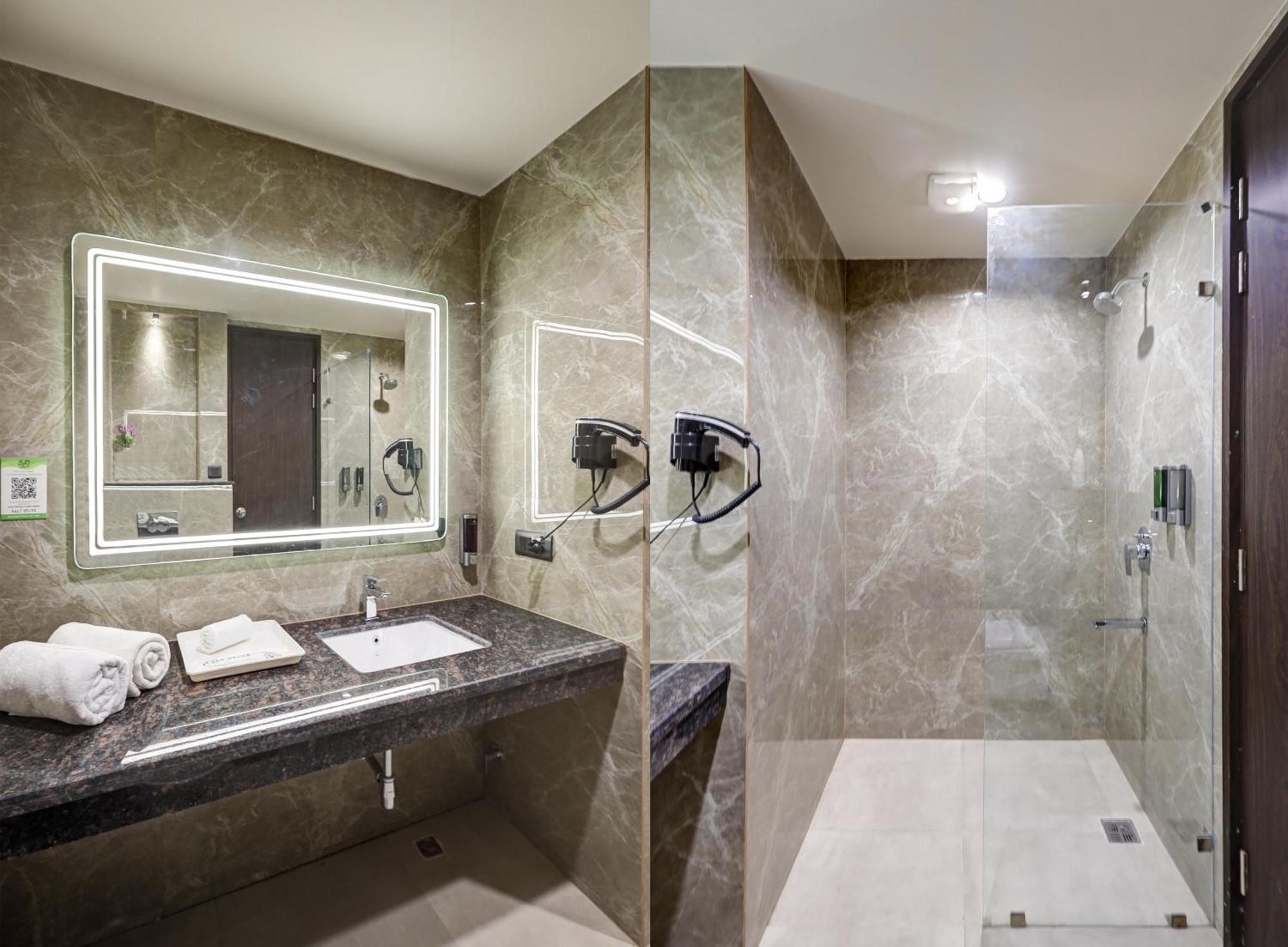 Hotel Saltstayz Premier - Golf Course Road & Sector 42 Gurgaon