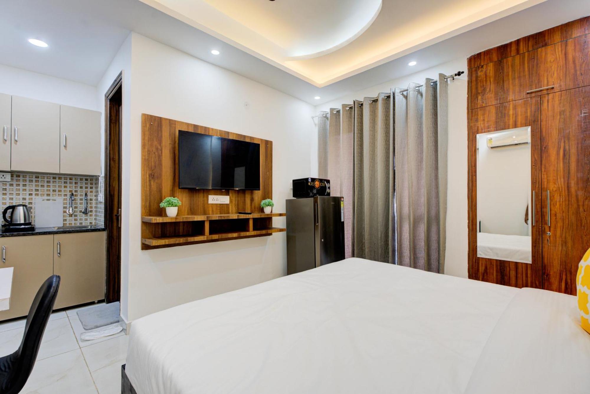 Hotel The Empire Studioz Hotel Golf Course Road Studio With Kitchen & Balcony One Horizon Center Paras Hospital Cyber City 3*