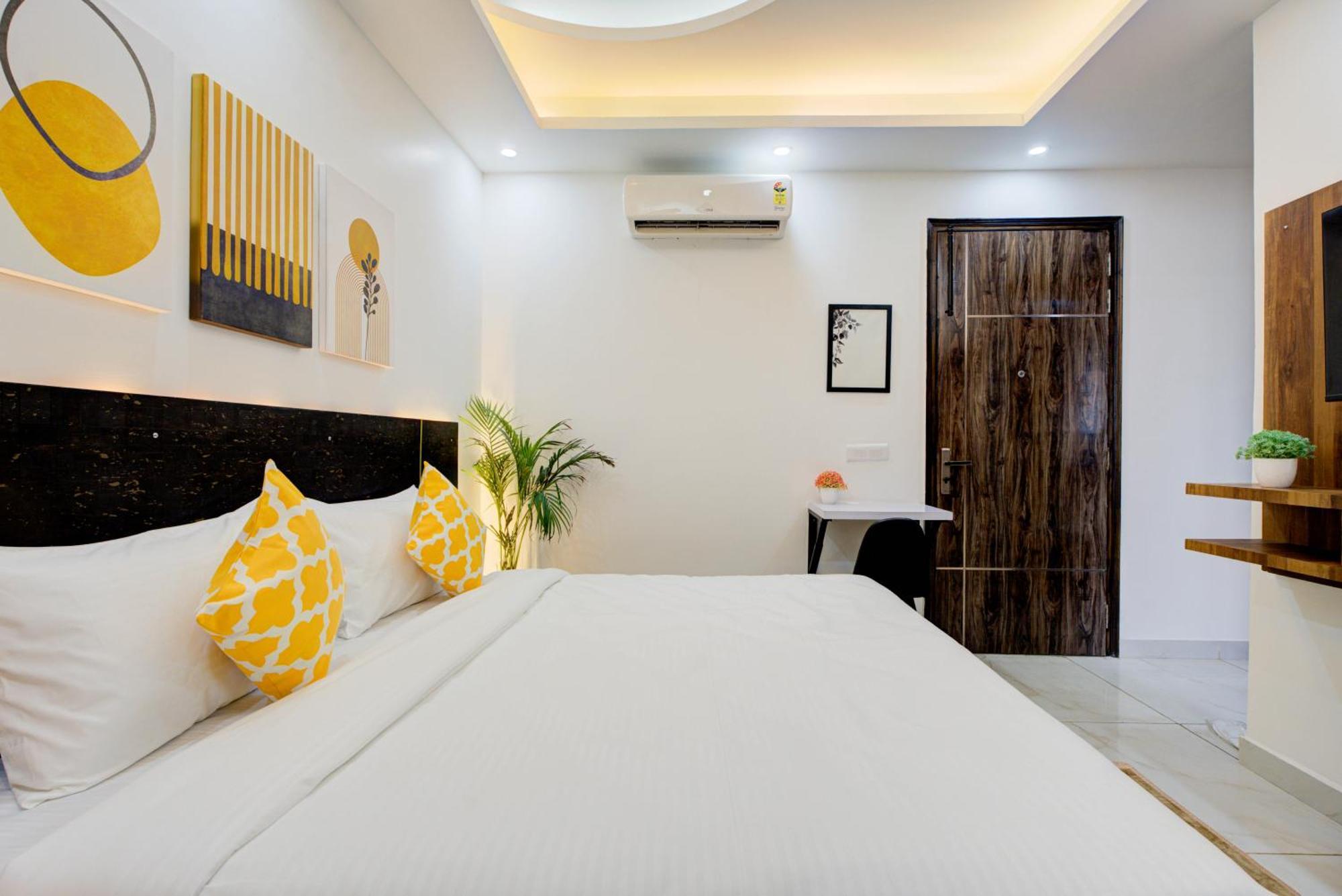 Hotel The Empire Studioz Hotel Golf Course Road Studio With Kitchen & Balcony One Horizon Center Paras Hospital Cyber City 3*