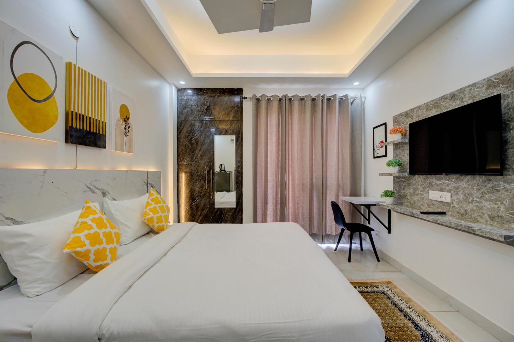The Empire Studioz Hotel Golf Course Road Studio With Kitchen & Balcony One Horizon Center Paras Hospital Cyber City Hotel Gurgaon
