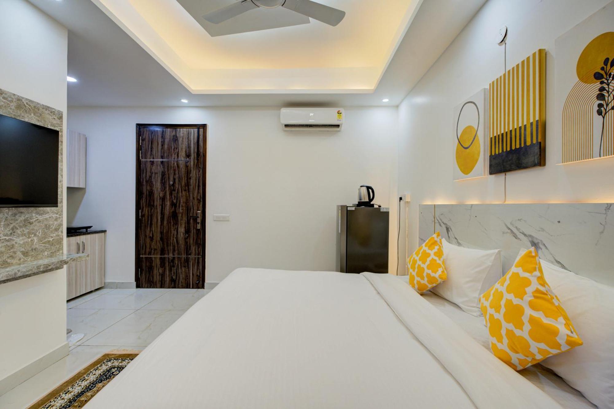 Hotel The Empire Studioz Hotel Golf Course Road Studio With Kitchen & Balcony One Horizon Center Paras Hospital Cyber City Gurgaon