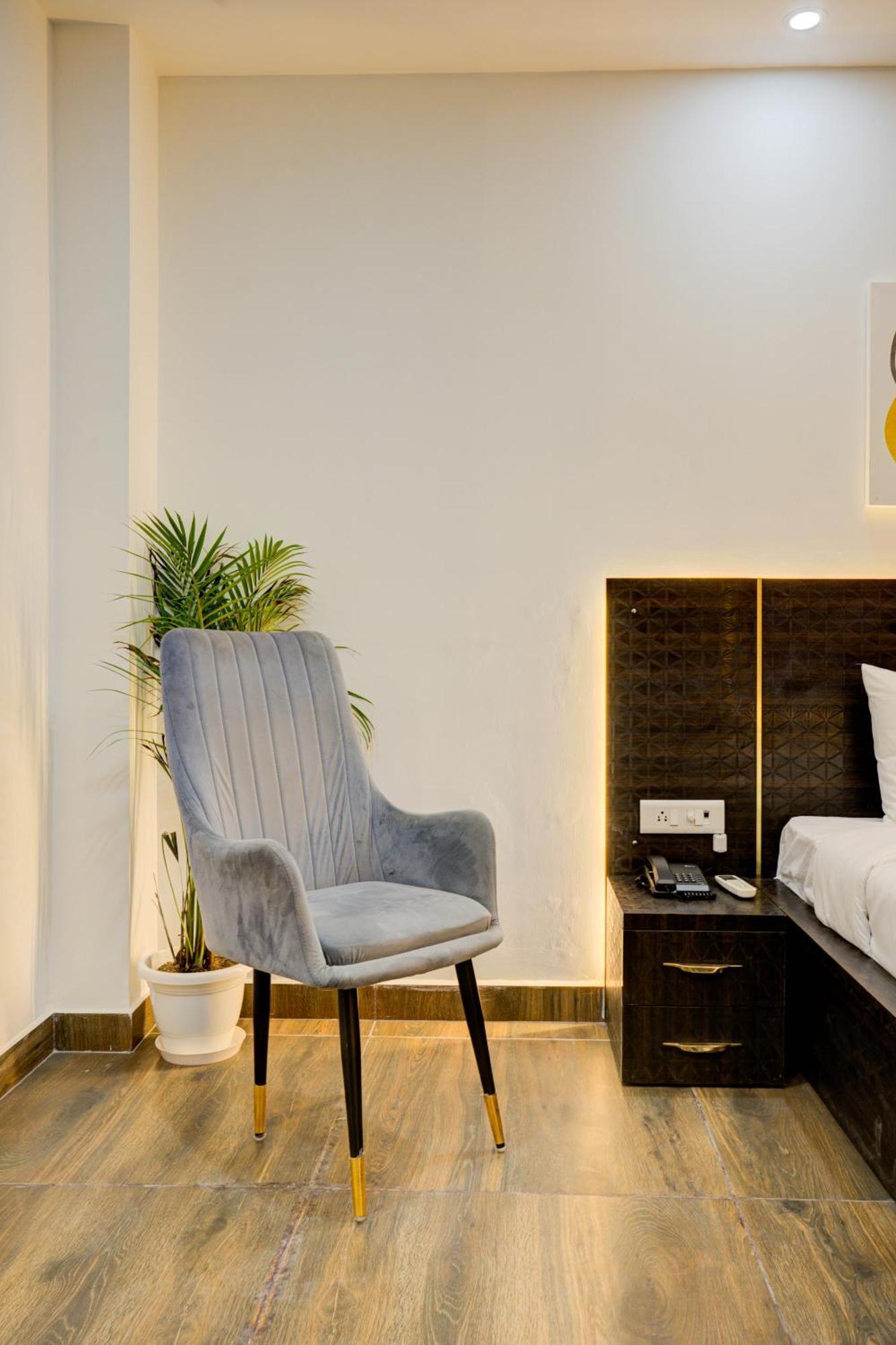 Hotel The Empire Studioz Hotel Golf Course Road Studio With Kitchen & Balcony One Horizon Center Paras Hospital Cyber City