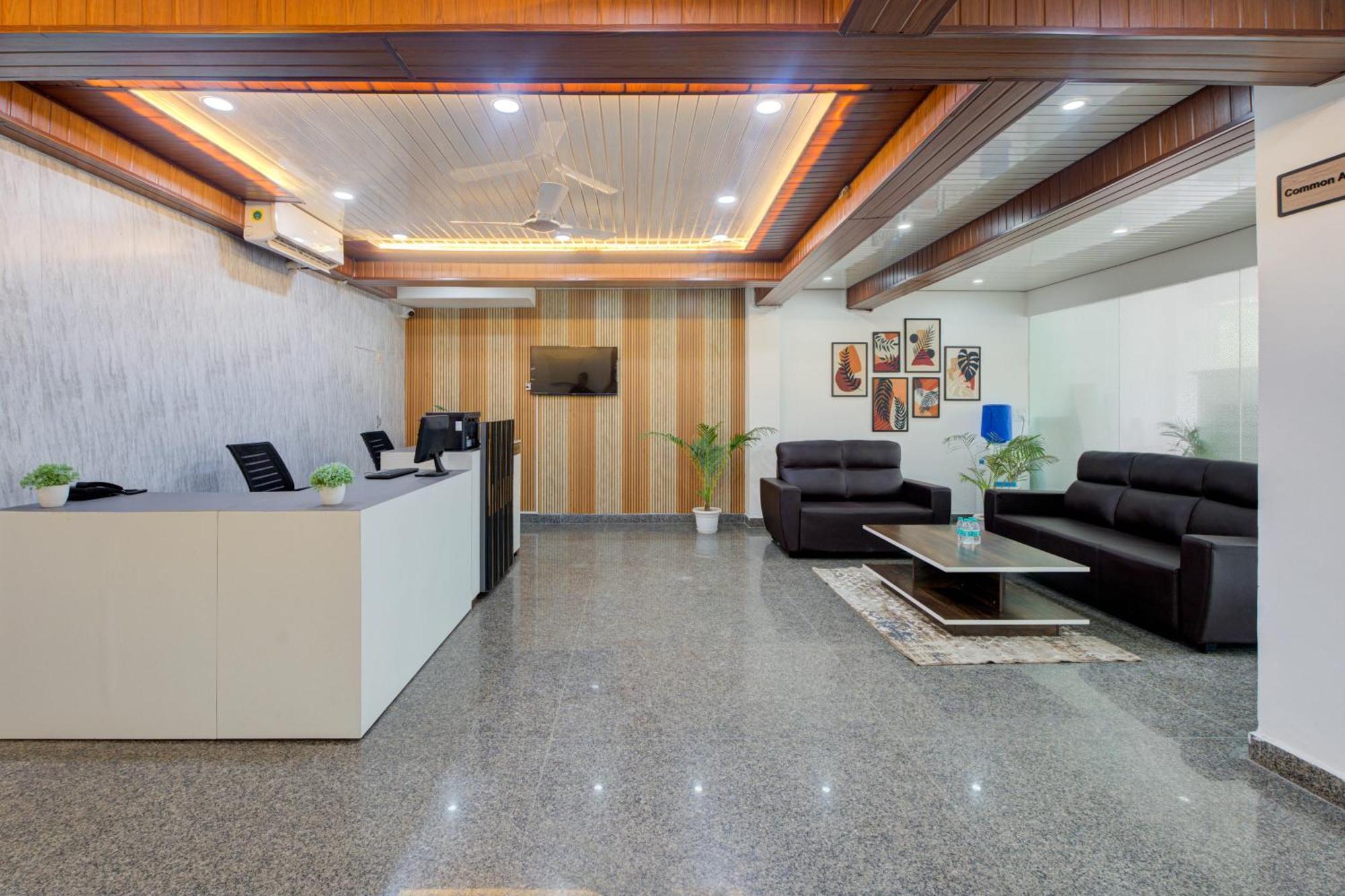 The Empire Studioz Hotel Golf Course Road Studio With Kitchen & Balcony One Horizon Center Paras Hospital Cyber City Hotel 3*