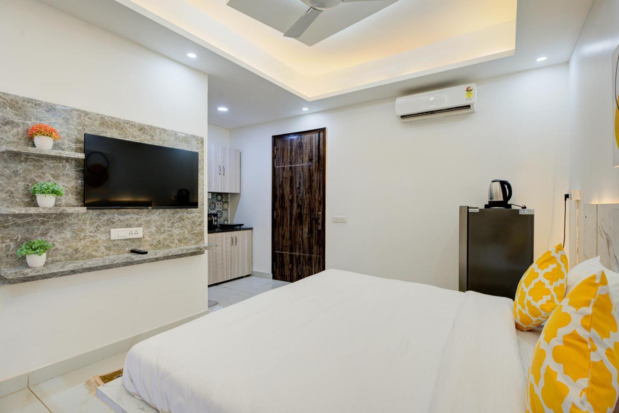 Hotel The Empire Studioz Hotel Golf Course Road Studio With Kitchen & Balcony One Horizon Center Paras Hospital Cyber City Gurgaon