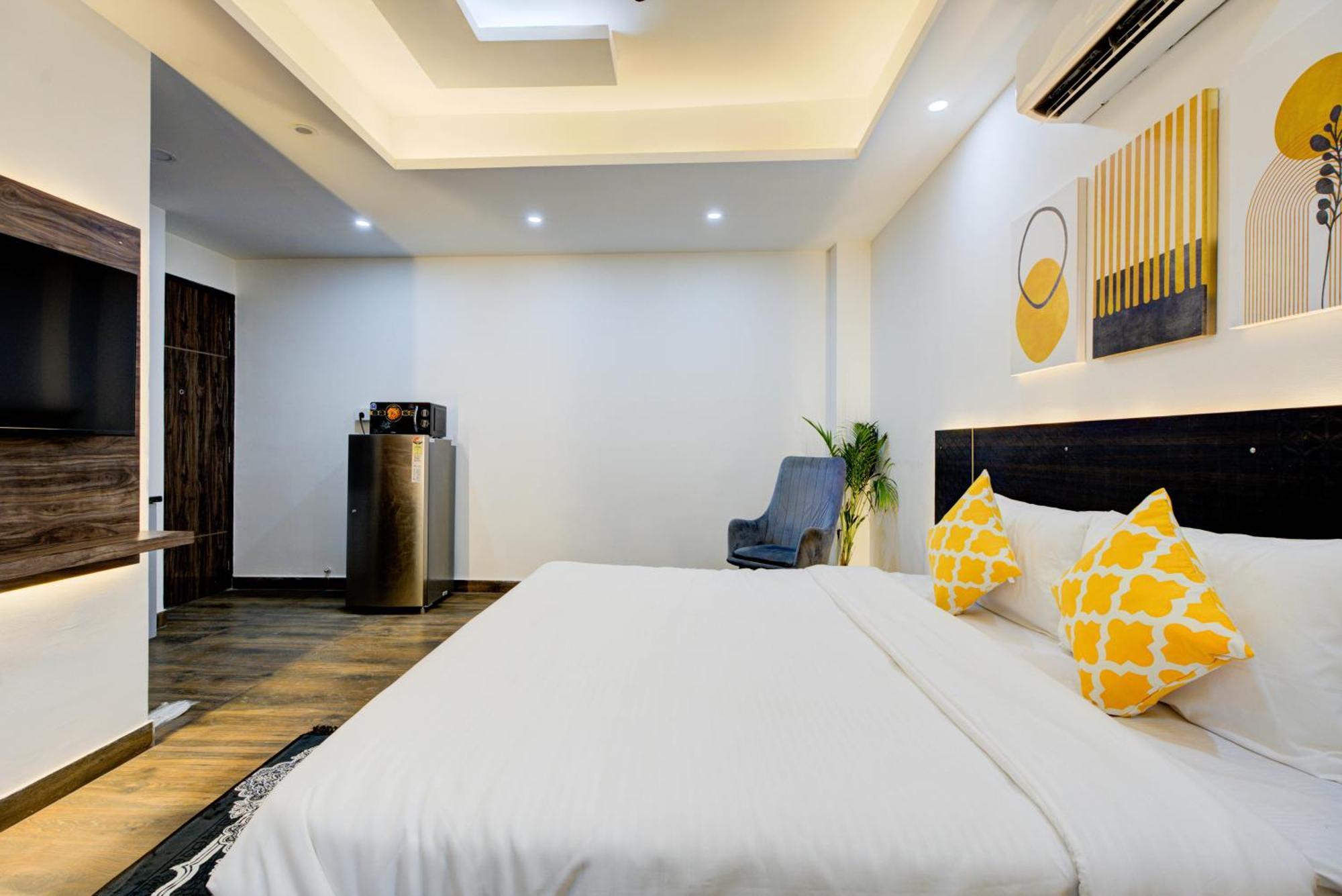 Hotel The Empire Studioz Hotel Golf Course Road Studio With Kitchen & Balcony One Horizon Center Paras Hospital Cyber City 3*