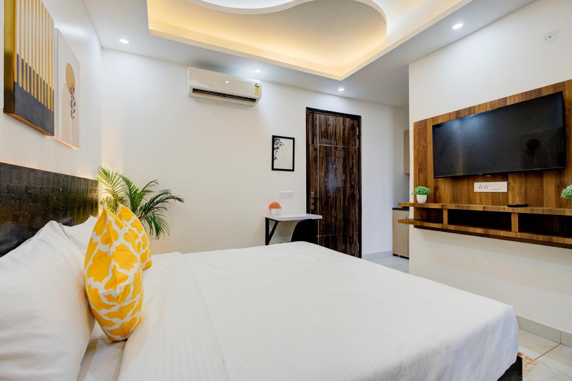 The Empire Studioz Hotel Golf Course Road Studio With Kitchen & Balcony One Horizon Center Paras Hospital Cyber City Hotel Gurgaon