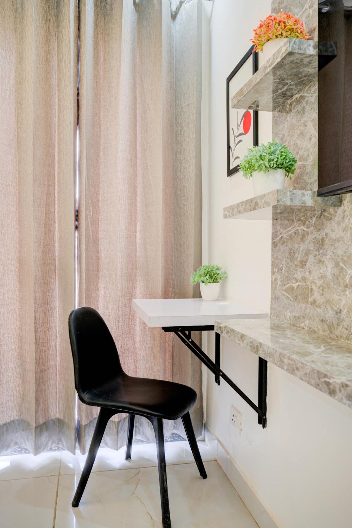Hotel The Empire Studioz Hotel Golf Course Road Studio With Kitchen & Balcony One Horizon Center Paras Hospital Cyber City Gurgaon