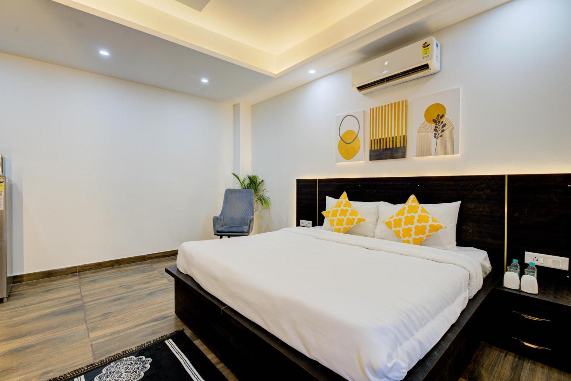 The Empire Studioz Hotel Golf Course Road Studio With Kitchen & Balcony One Horizon Center Paras Hospital Cyber City 3*