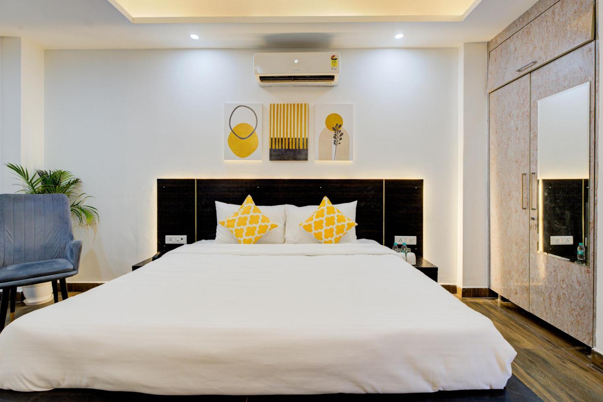The Empire Studioz Hotel Golf Course Road Studio With Kitchen & Balcony One Horizon Center Paras Hospital Cyber City Gurgaon
