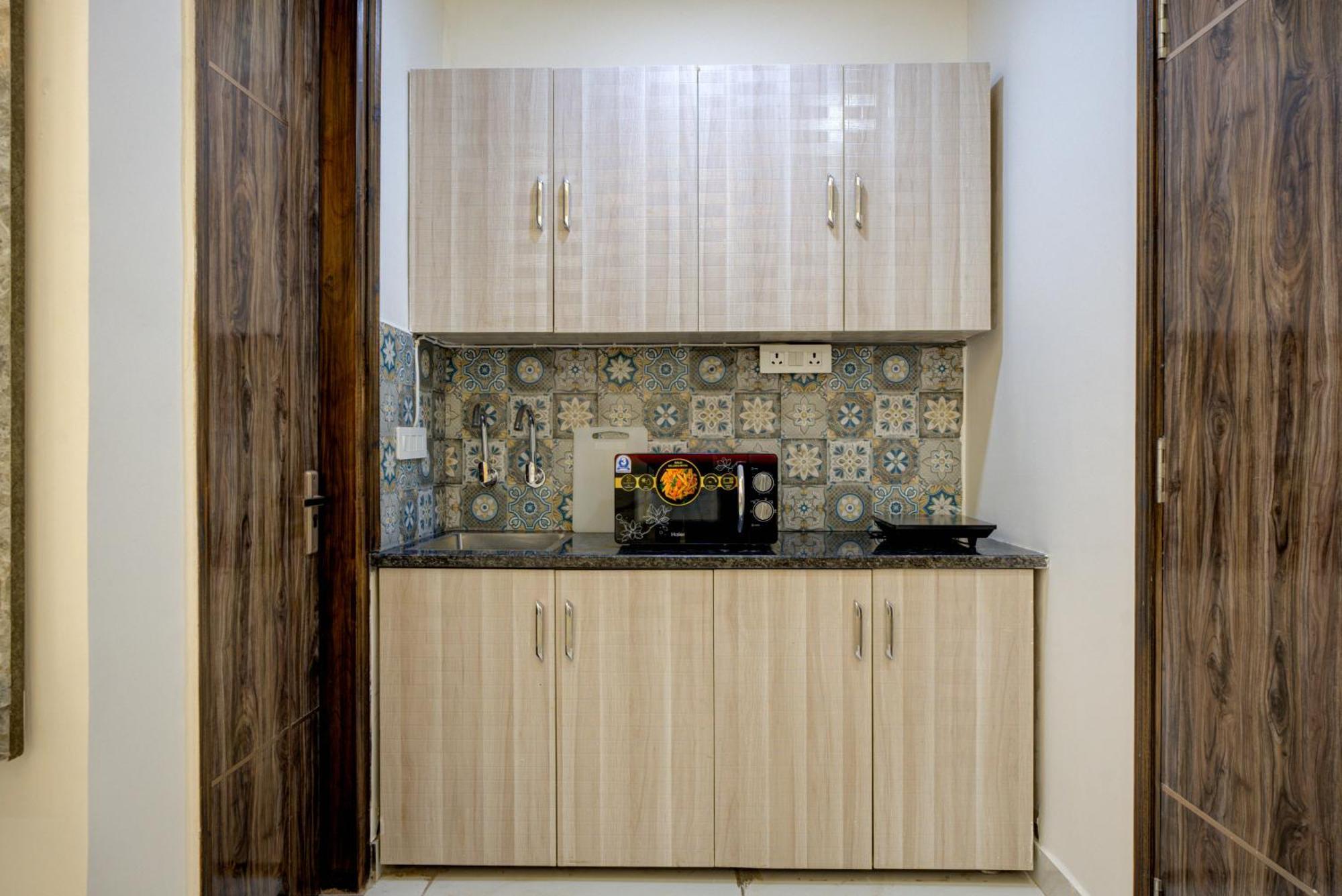 The Empire Studioz Hotel Golf Course Road Studio With Kitchen & Balcony One Horizon Center Paras Hospital Cyber City