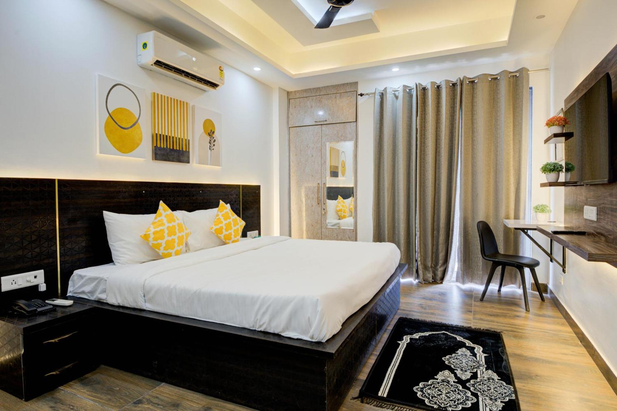 The Empire Studioz Hotel Golf Course Road Studio With Kitchen & Balcony One Horizon Center Paras Hospital Cyber City Hotel 3*