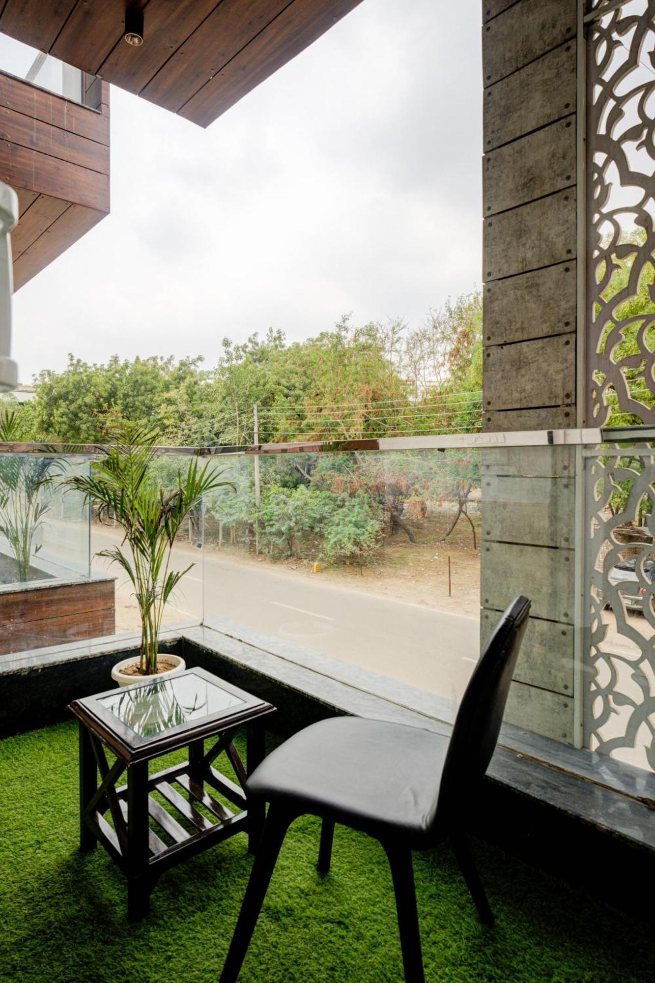 The Empire Studioz Hotel Golf Course Road Studio With Kitchen & Balcony One Horizon Center Paras Hospital Cyber City Hotel Gurgaon