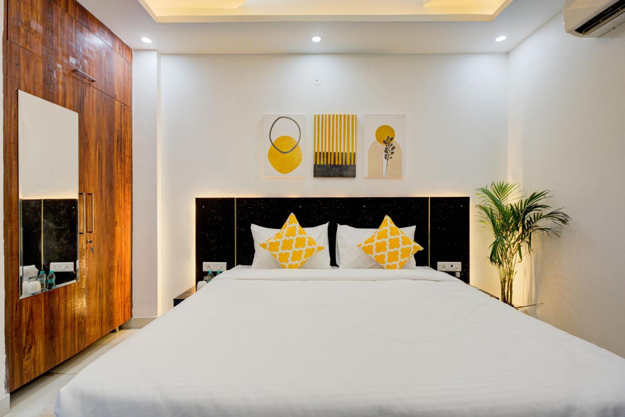 Hotel The Empire Studioz Hotel Golf Course Road Studio With Kitchen & Balcony One Horizon Center Paras Hospital Cyber City Gurgaon