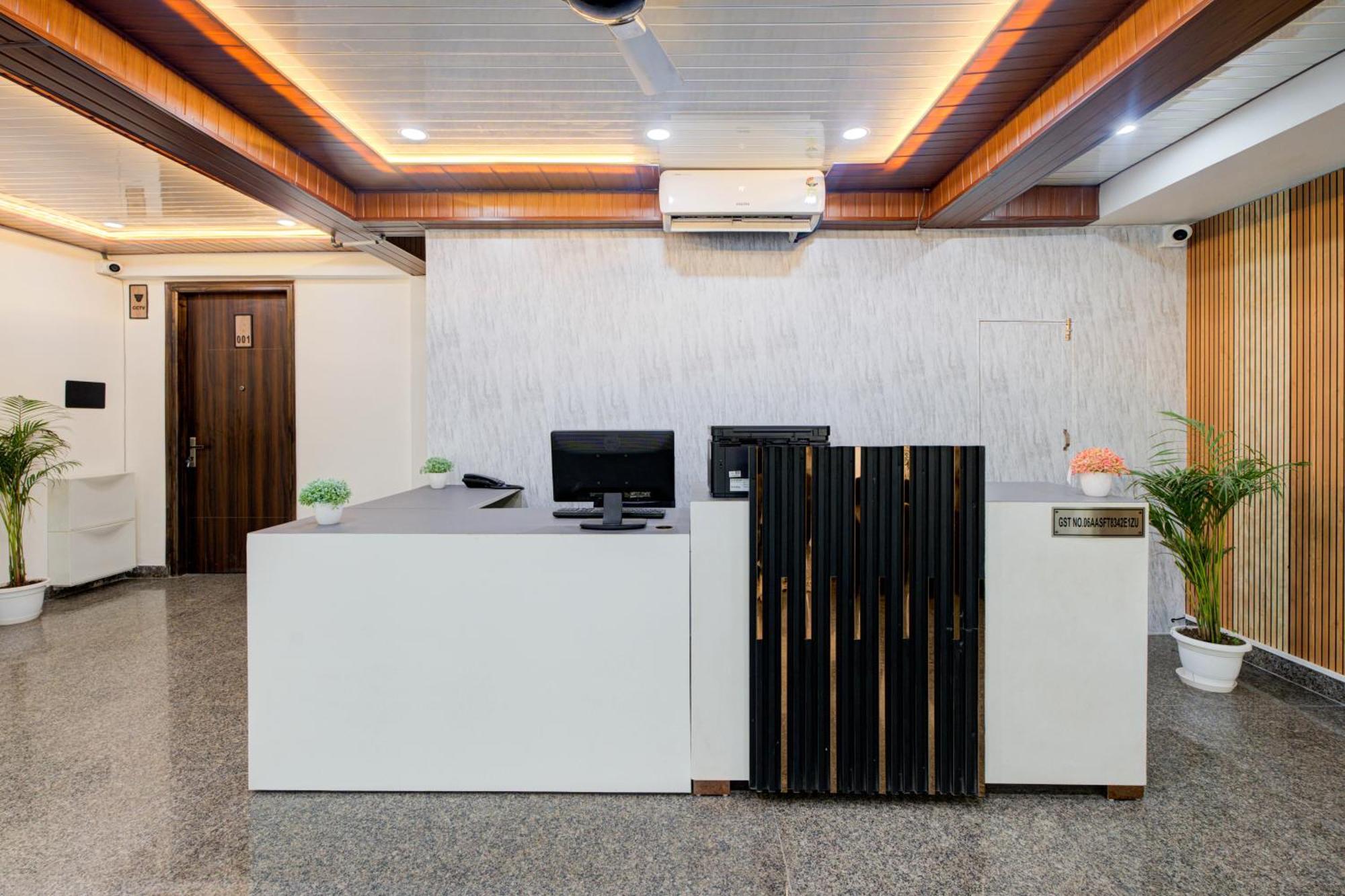 Hotel The Empire Studioz Hotel Golf Course Road Studio With Kitchen & Balcony One Horizon Center Paras Hospital Cyber City