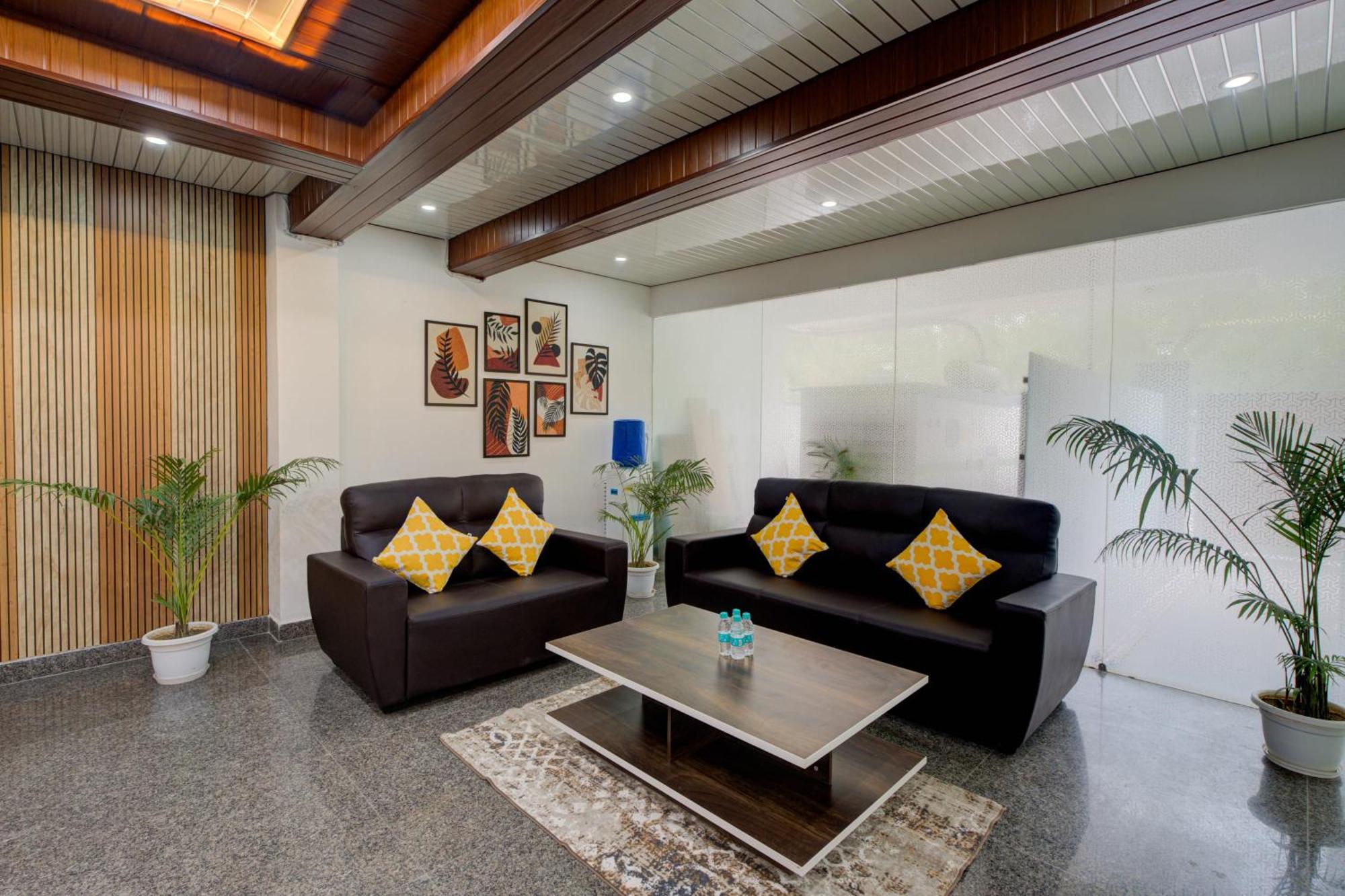 Hotel The Empire Studioz Hotel Golf Course Road Studio With Kitchen & Balcony One Horizon Center Paras Hospital Cyber City 3*