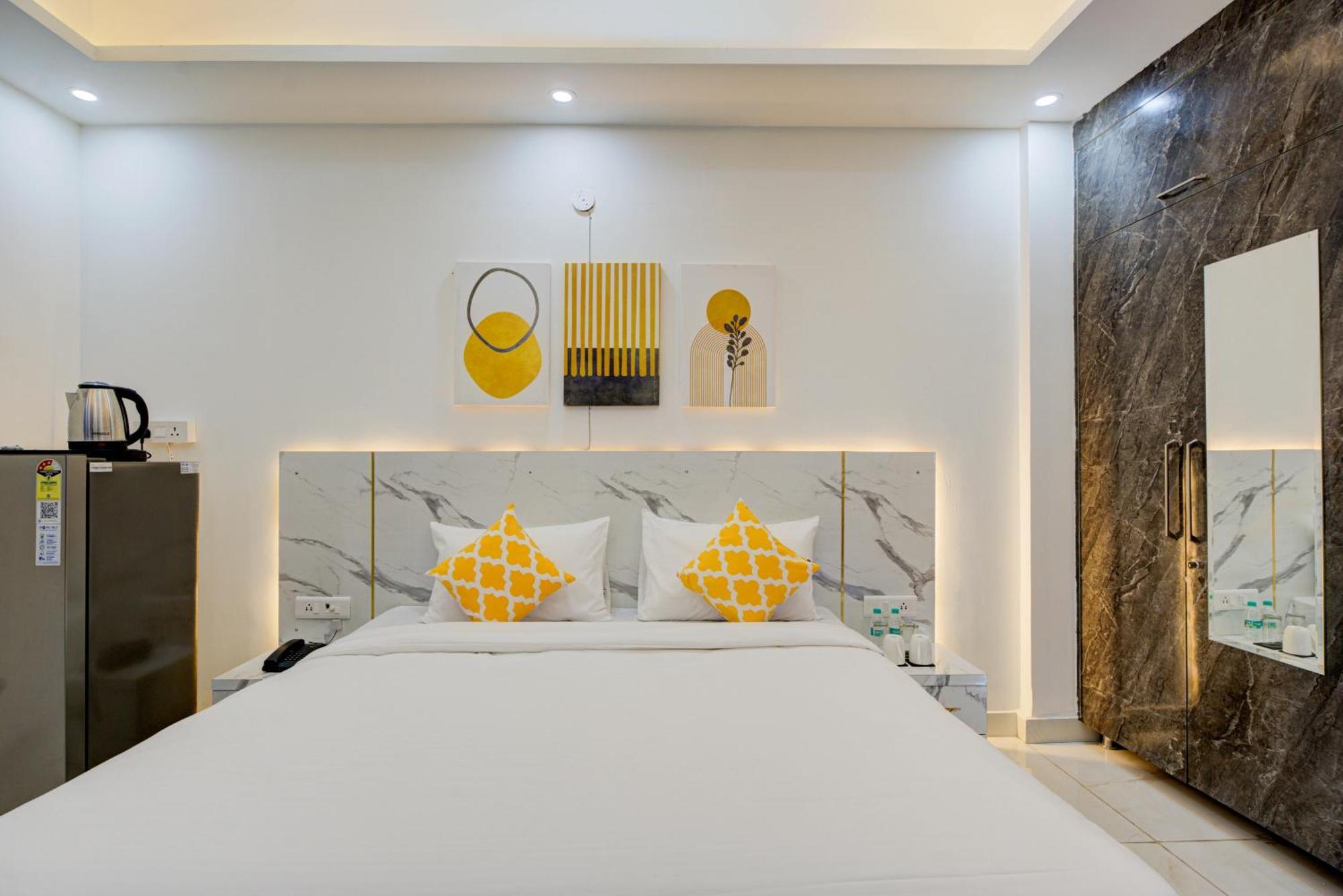 The Empire Studioz Hotel Golf Course Road Studio With Kitchen & Balcony One Horizon Center Paras Hospital Cyber City Gurgaon