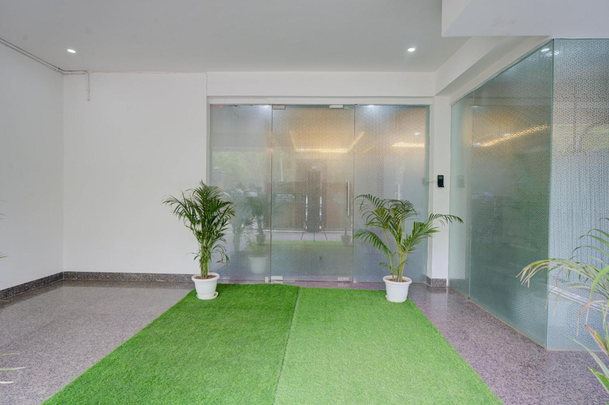 The Empire Studioz Hotel Golf Course Road Studio With Kitchen & Balcony One Horizon Center Paras Hospital Cyber City Hotel