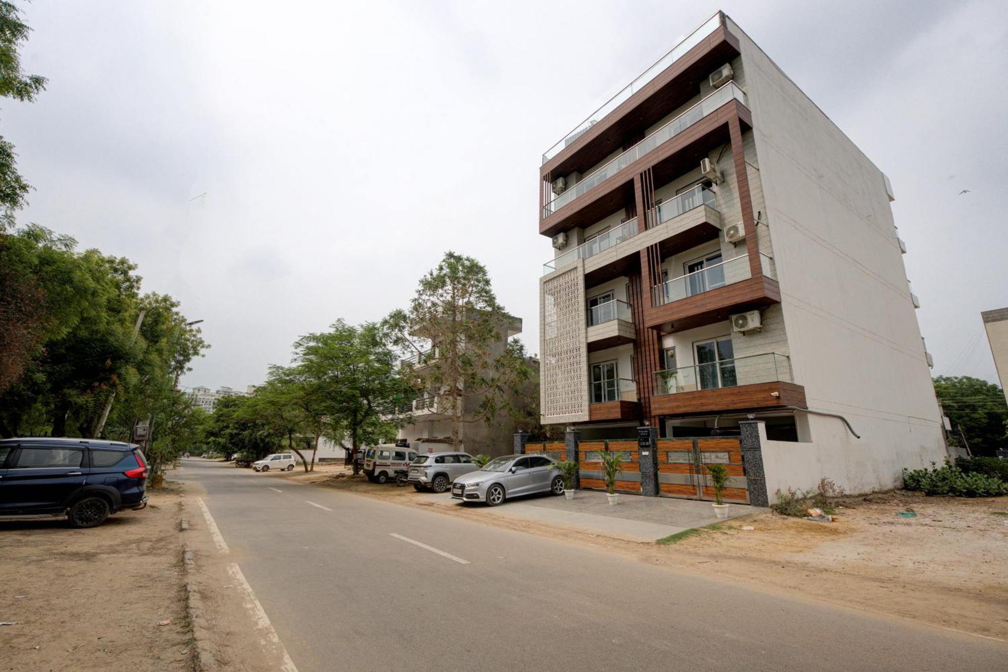 The Empire Studioz Hotel Golf Course Road Studio With Kitchen & Balcony One Horizon Center Paras Hospital Cyber City Gurgaon