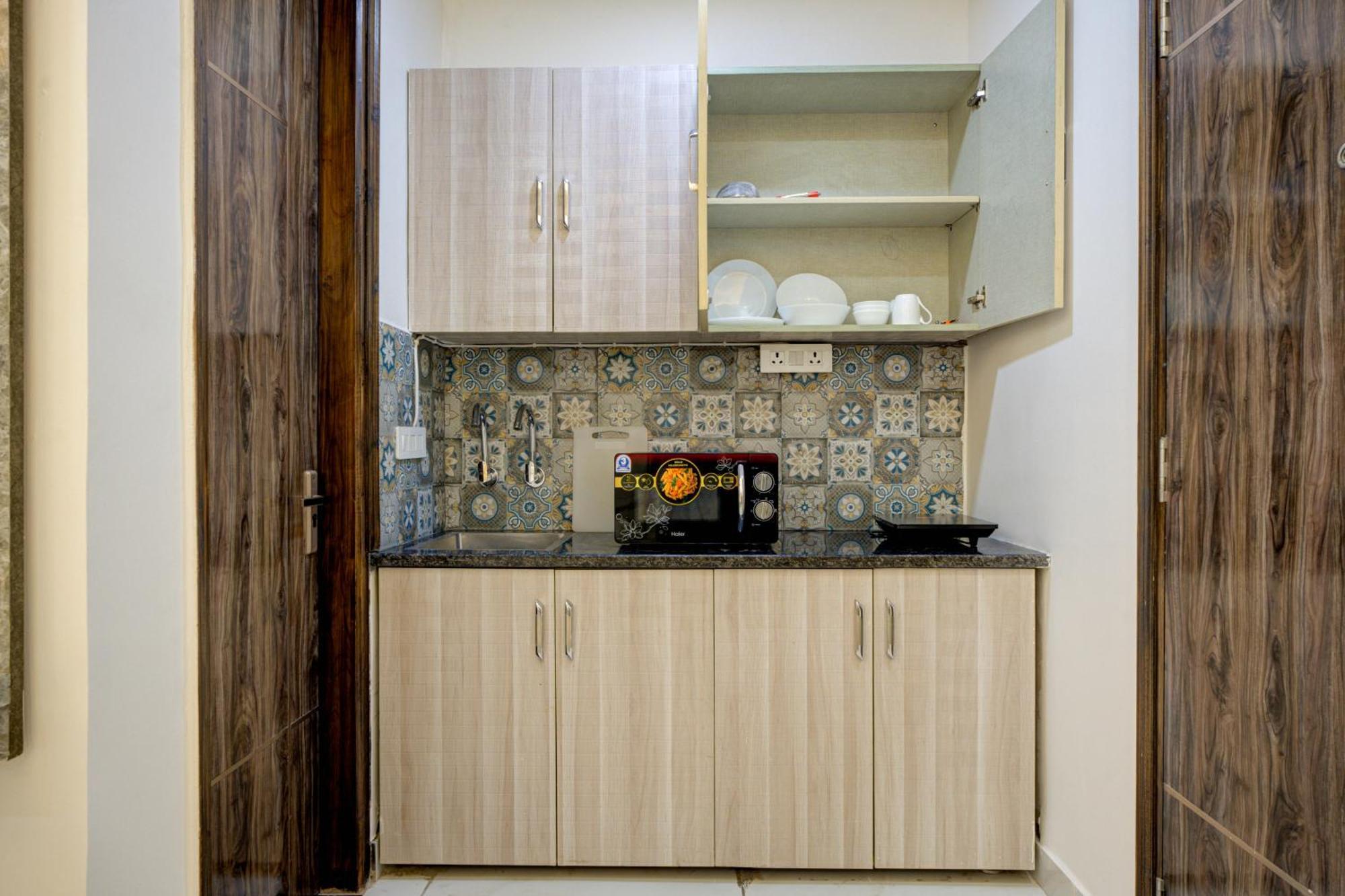 The Empire Studioz Hotel Golf Course Road Studio With Kitchen & Balcony One Horizon Center Paras Hospital Cyber City