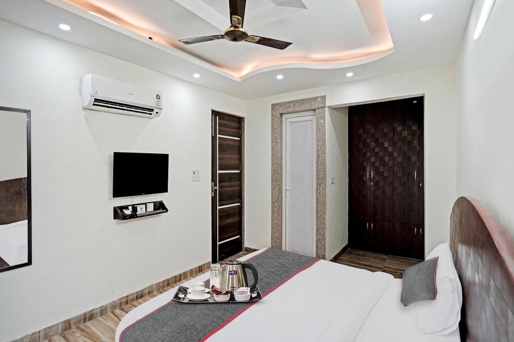 Townhouse 1135 Bellmore Hotel