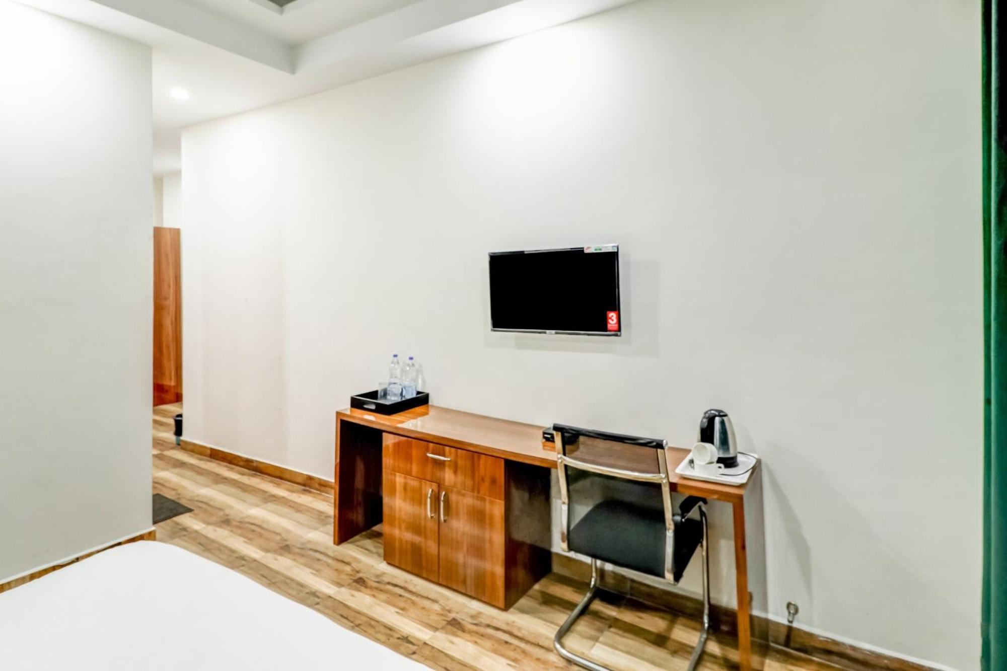 Hotel Townhouse Skylight Near Medanta Hospital Gurgaon