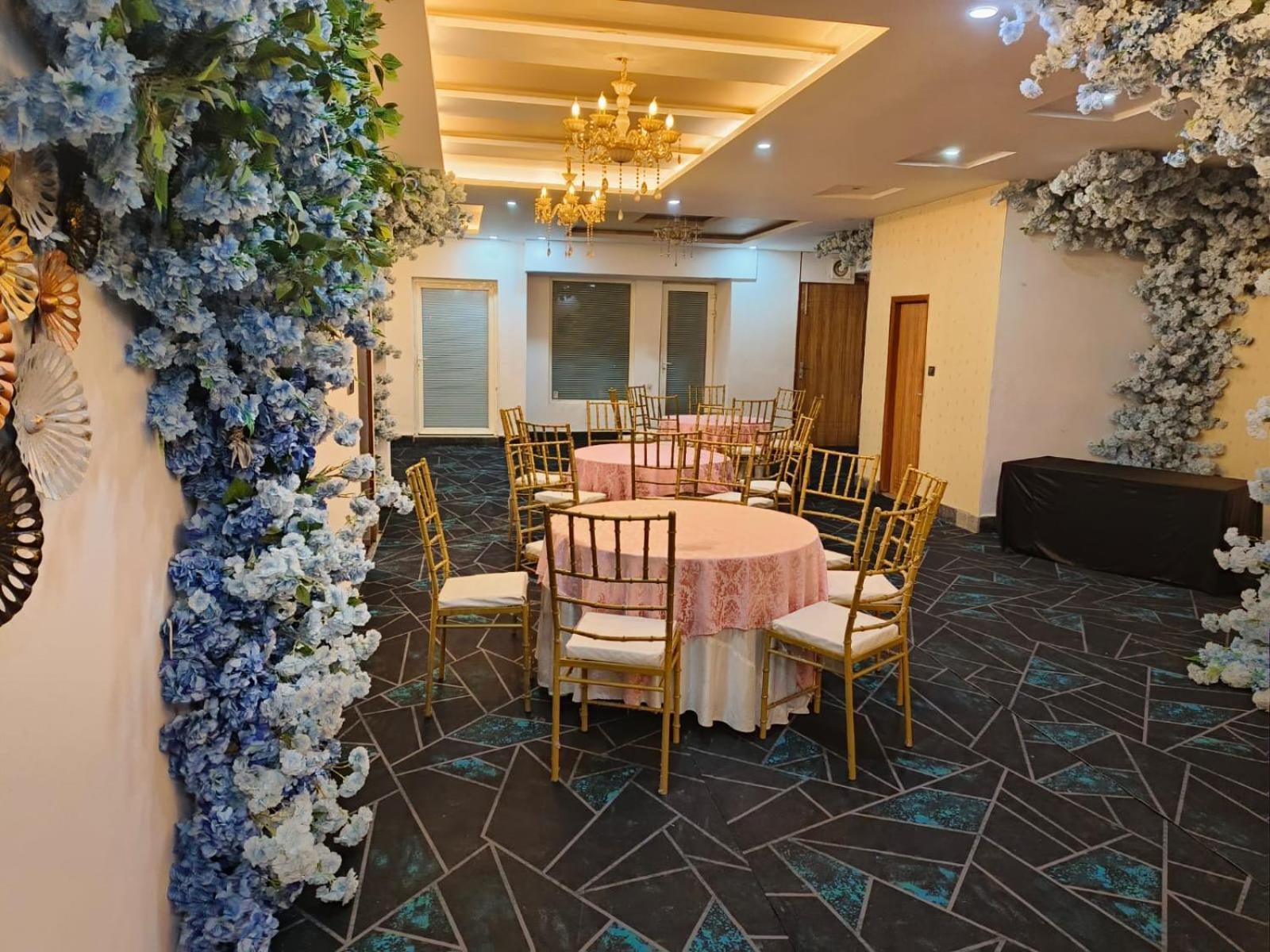 Hotel The Sandalwood I Sec-38 I Near Medanta Medicity Gurgaon