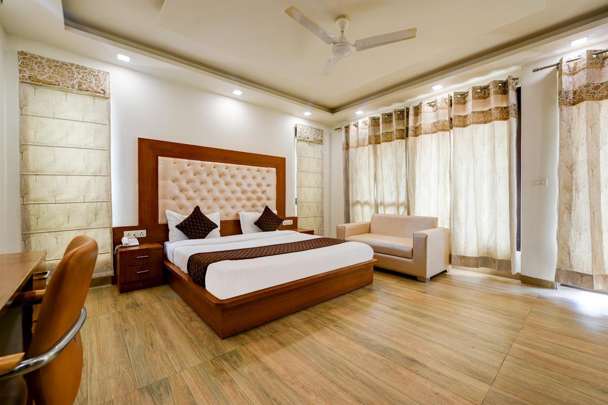Leaf 9 Boutique, Near Golf Course Road And Galleria Market 3*