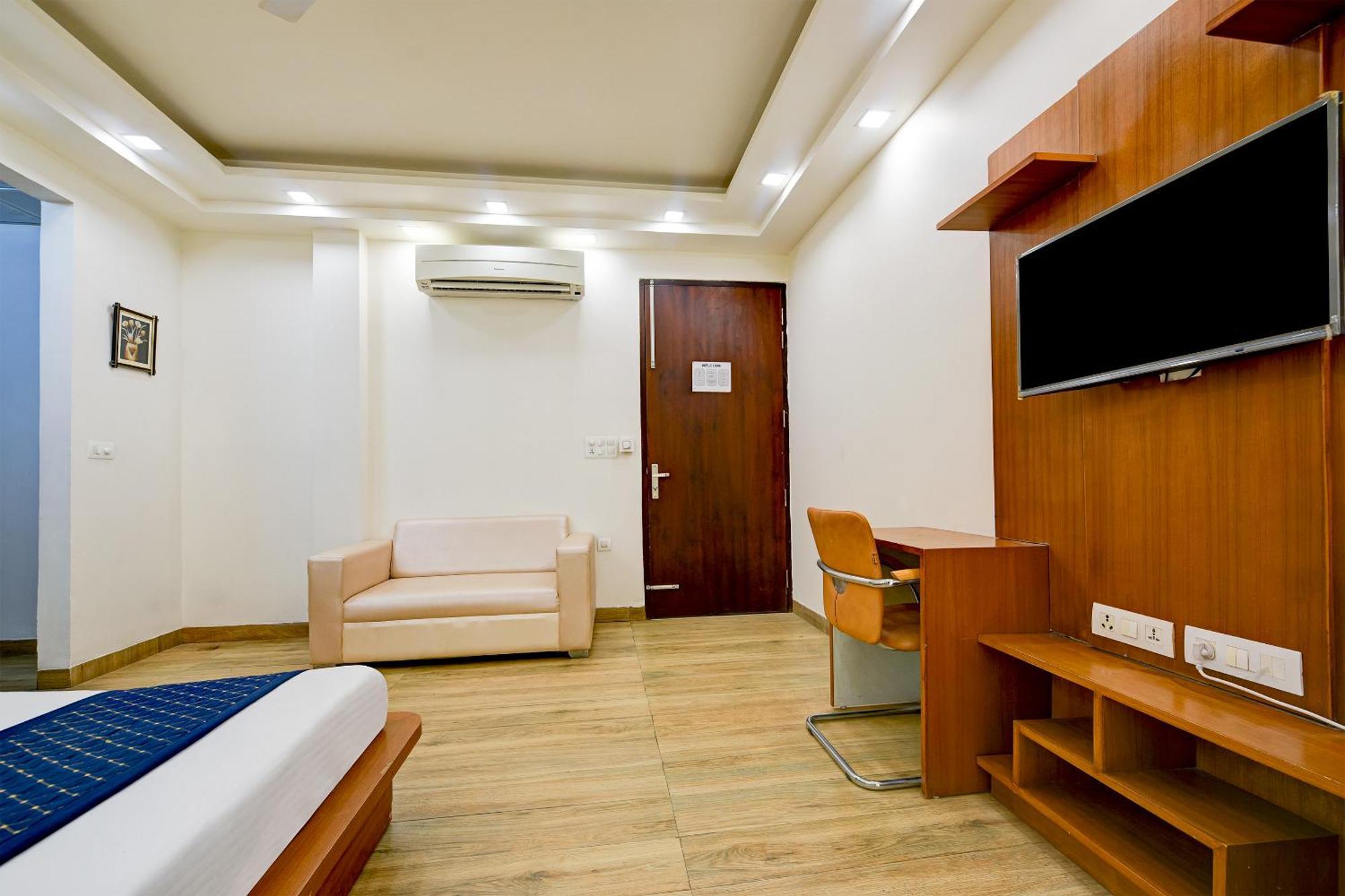 Hotel Leaf 9 Boutique, Near Golf Course Road And Galleria Market Gurgaon