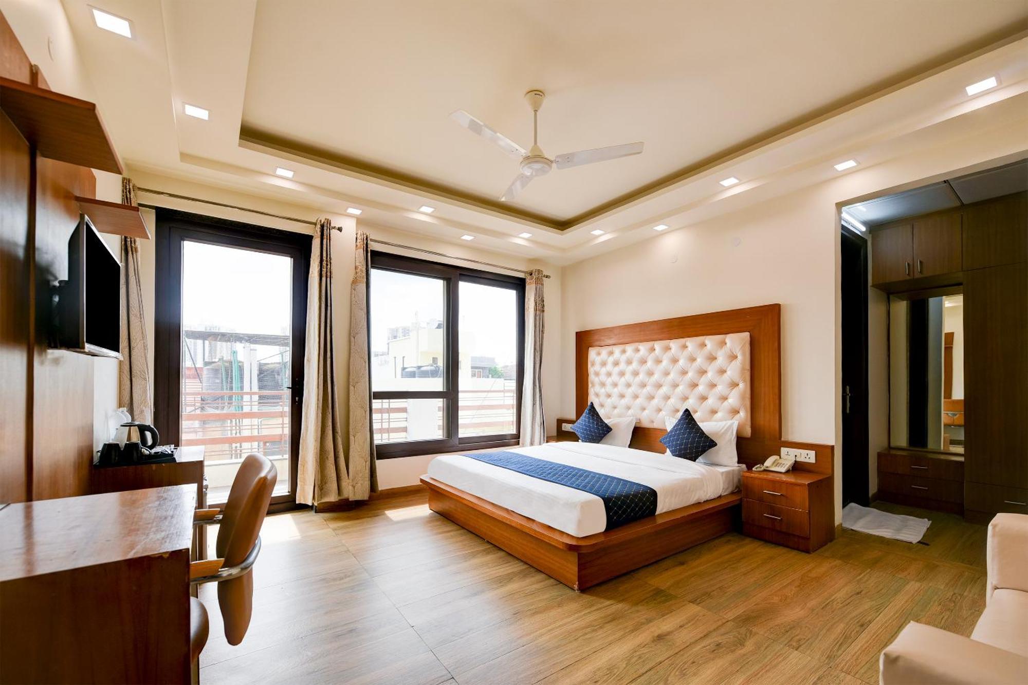 Leaf 9 Boutique, Near Golf Course Road And Galleria Market Hotel 3*