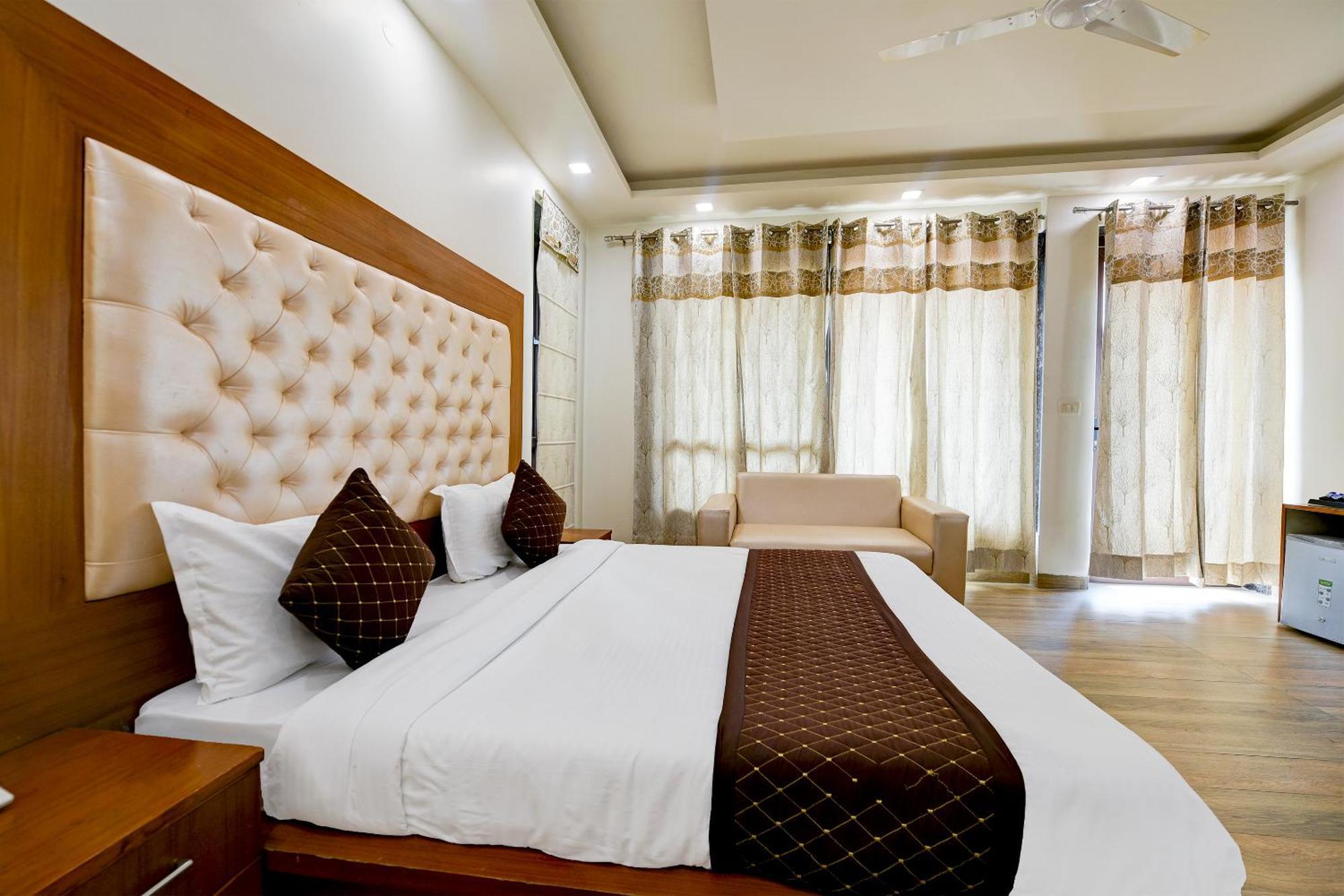 Leaf 9 Boutique, Near Golf Course Road And Galleria Market Hotel Gurgaon