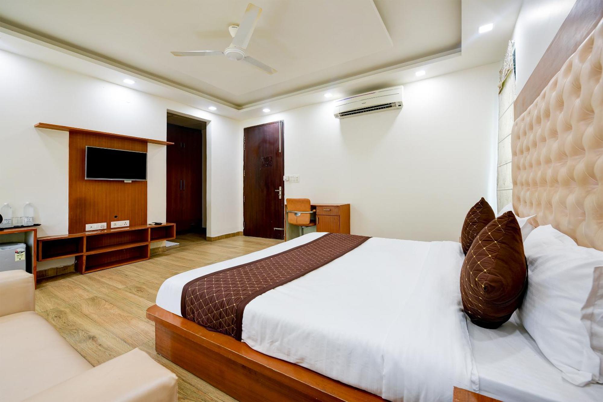 Leaf 9 Boutique, Near Golf Course Road And Galleria Market Hotel 3*