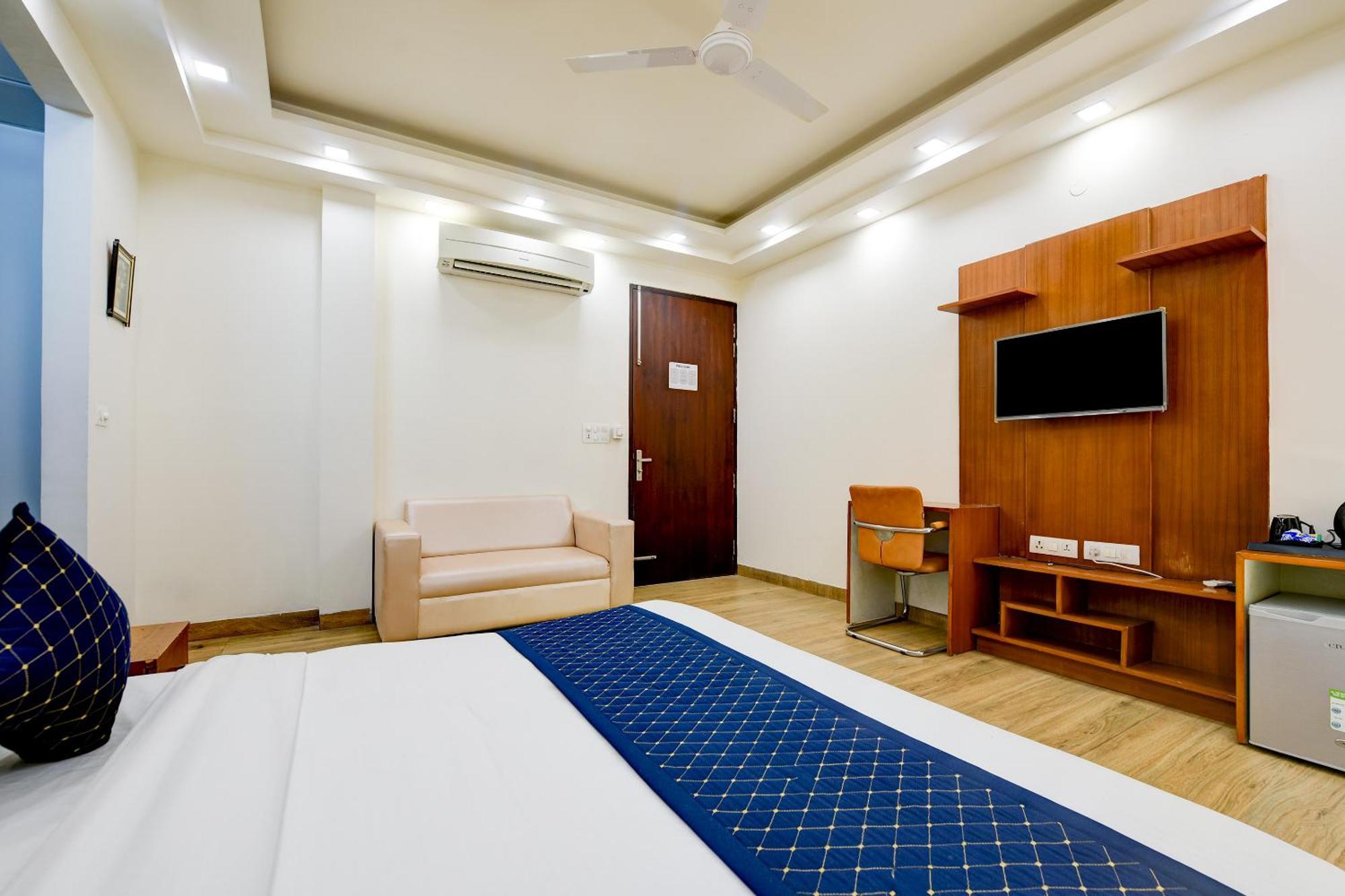 Leaf 9 Boutique, Near Golf Course Road And Galleria Market Hotel 3*