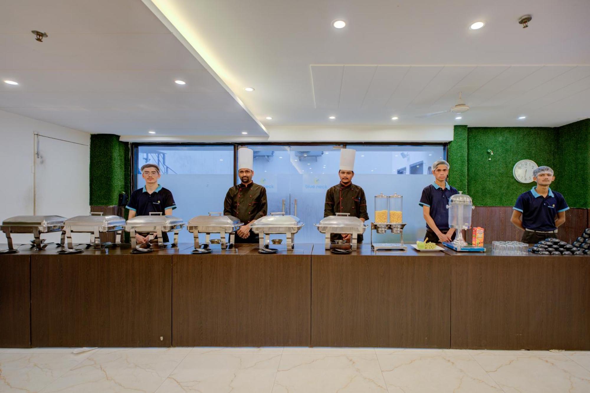 Hotel Blueneck Sec 40 Unitech Cyber Park Gurugram 3*