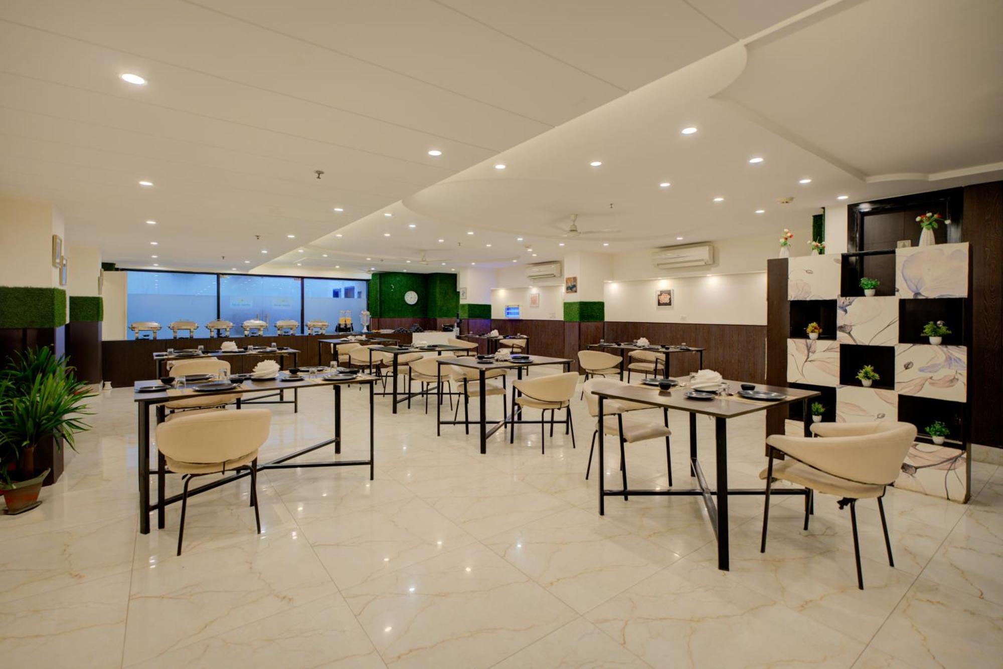 Hotel Blueneck Sec 40 Unitech Cyber Park Gurugram