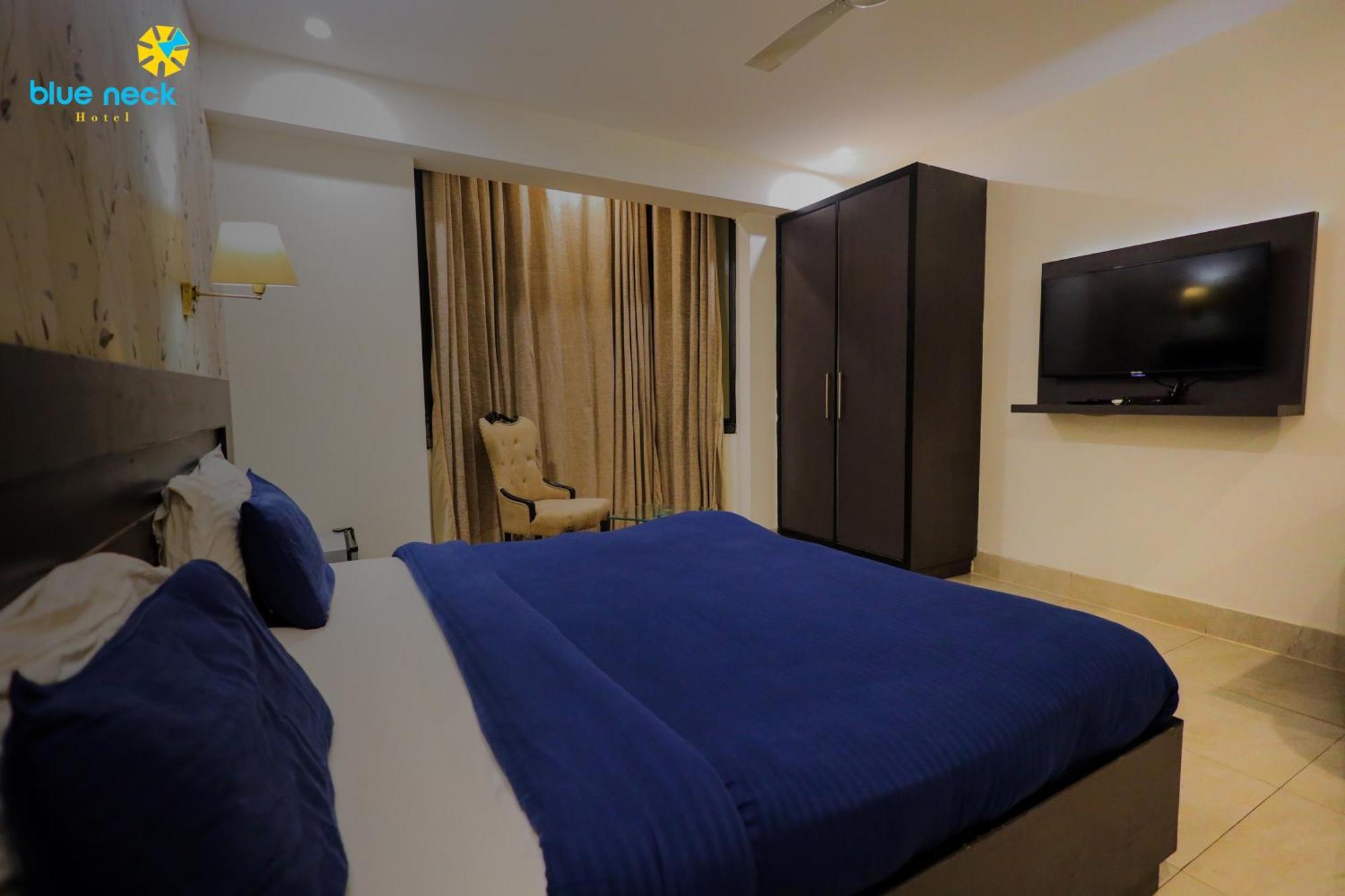 Blueneck Sec 40 Unitech Cyber Park Gurugram Hotel 3*