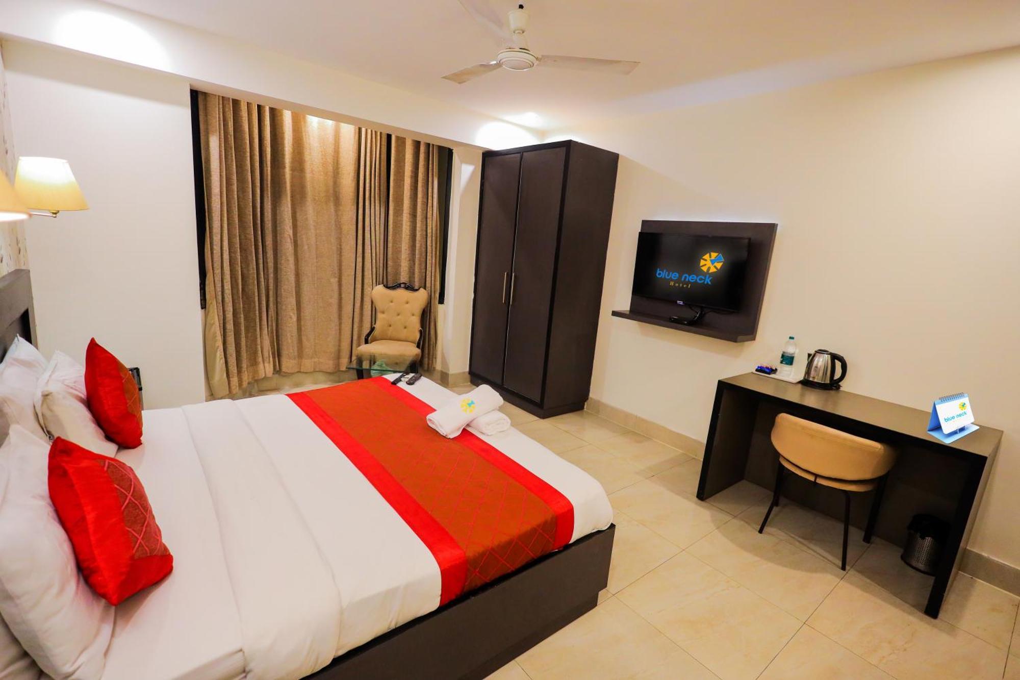 Hotel Blueneck Sec 40 Unitech Cyber Park Gurugram 3*