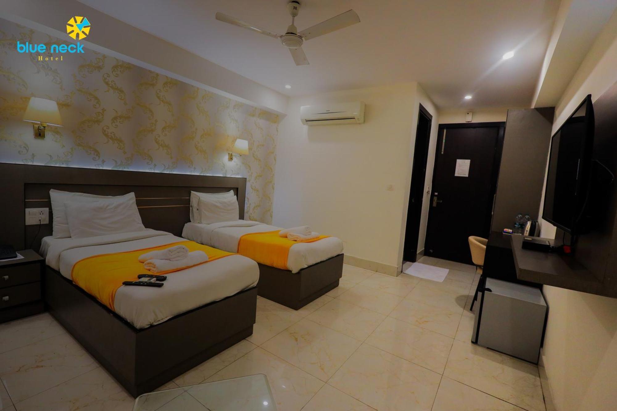 Blueneck Sec 40 Unitech Cyber Park Gurugram 3*