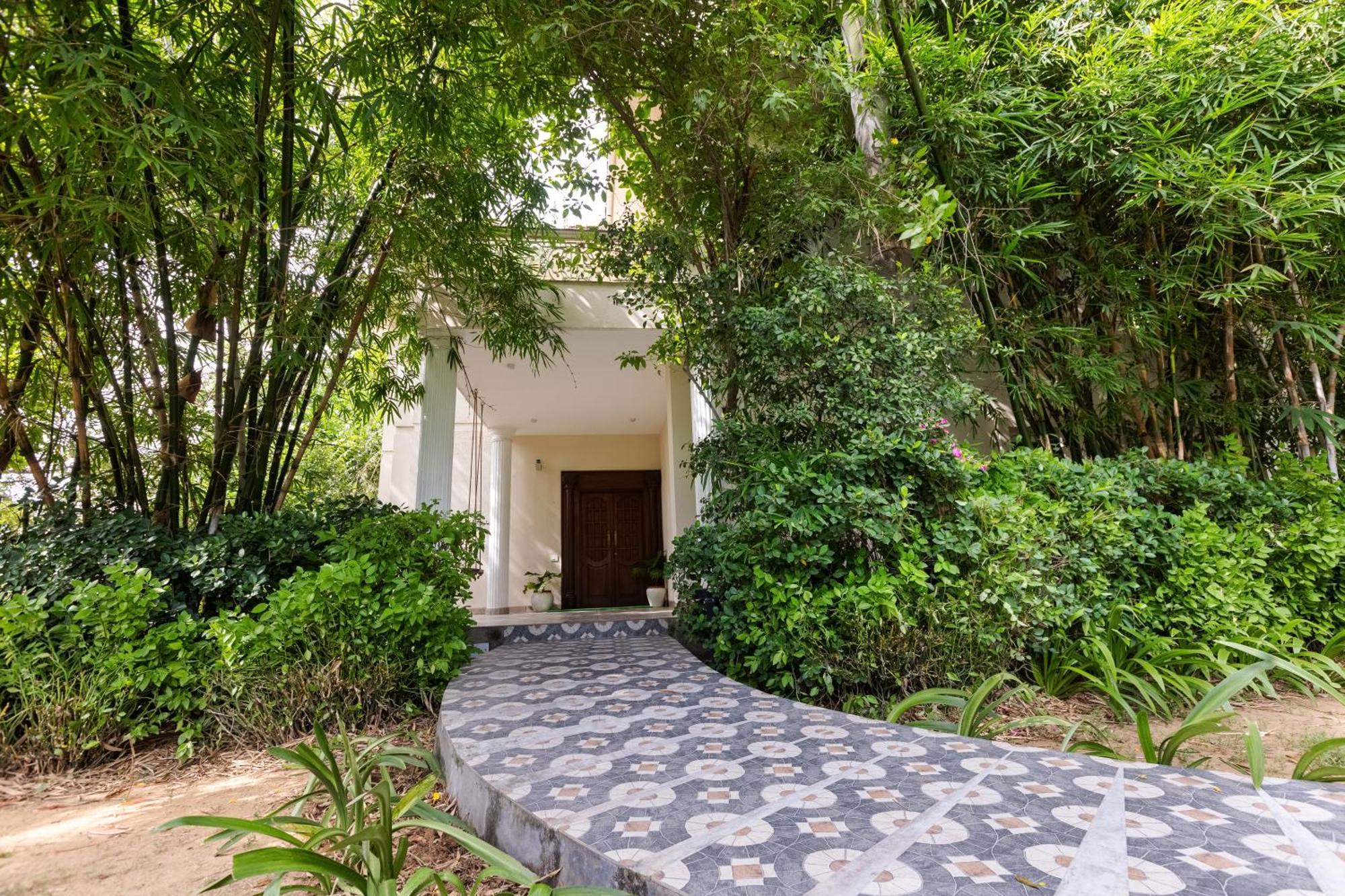 Karma Lakelands, Gurugram Resort