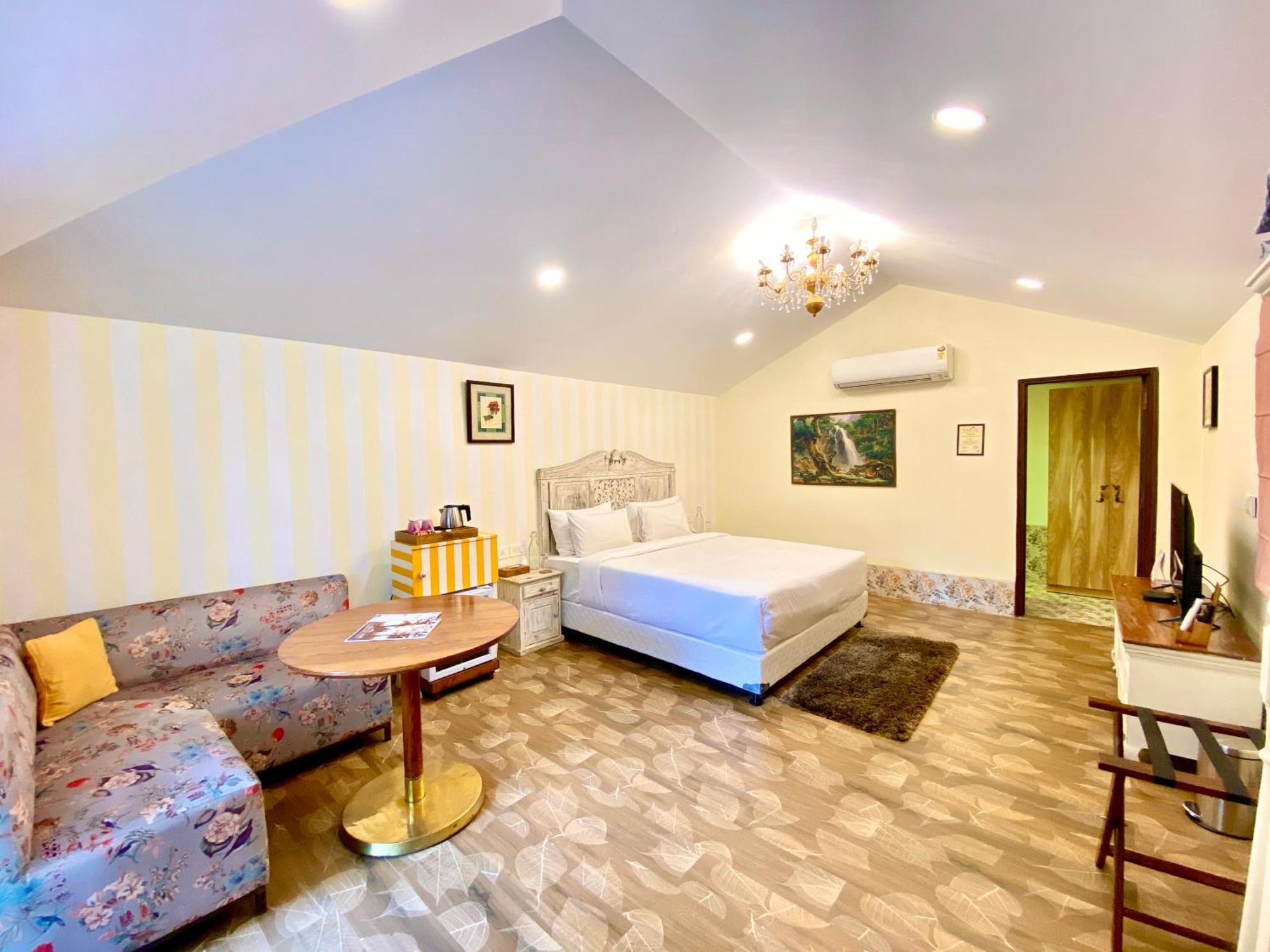 Resort Karma Lakelands, Gurugram 4*