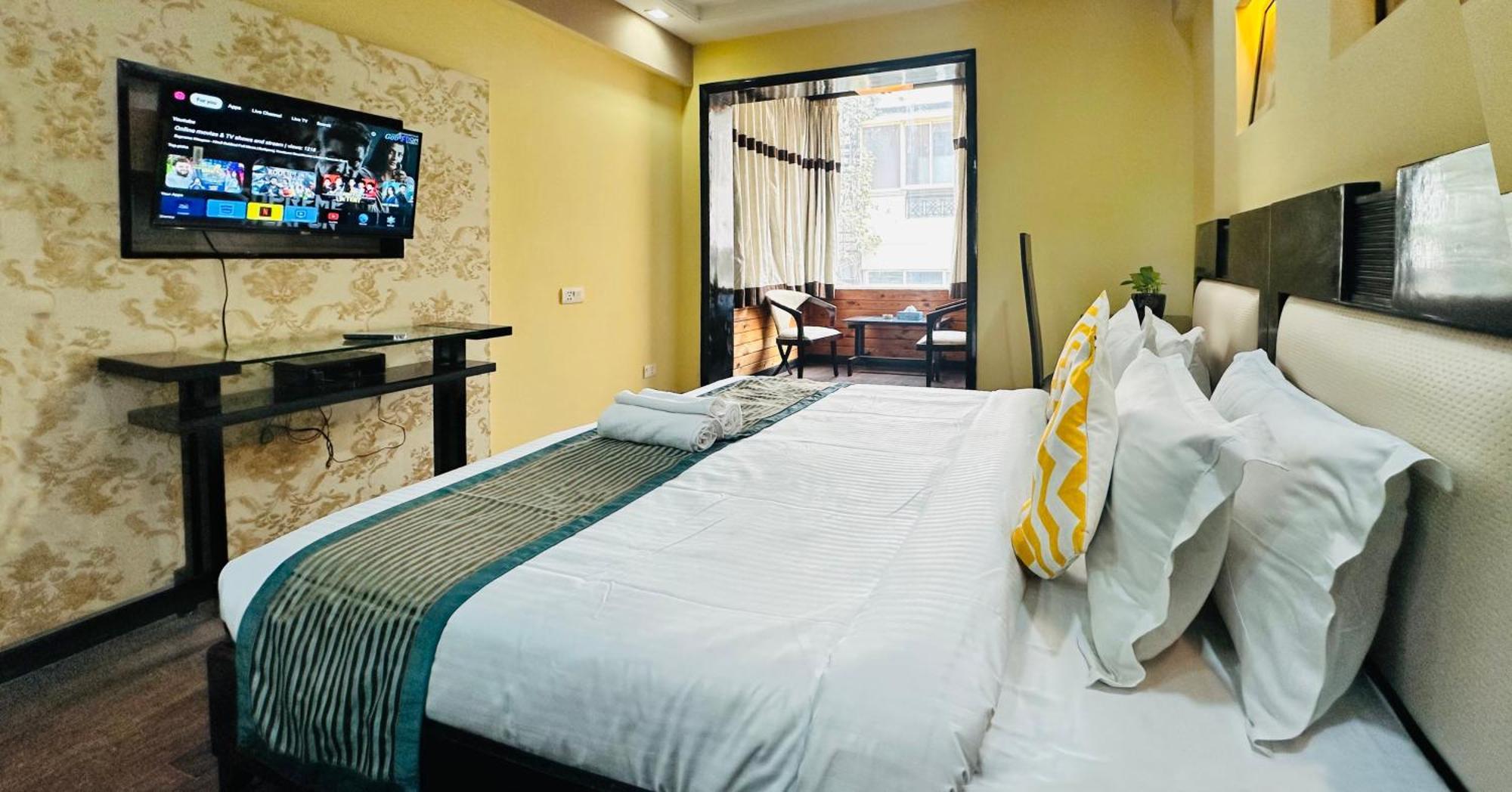 Posh - Golf Course Road Hotel Gurgaon
