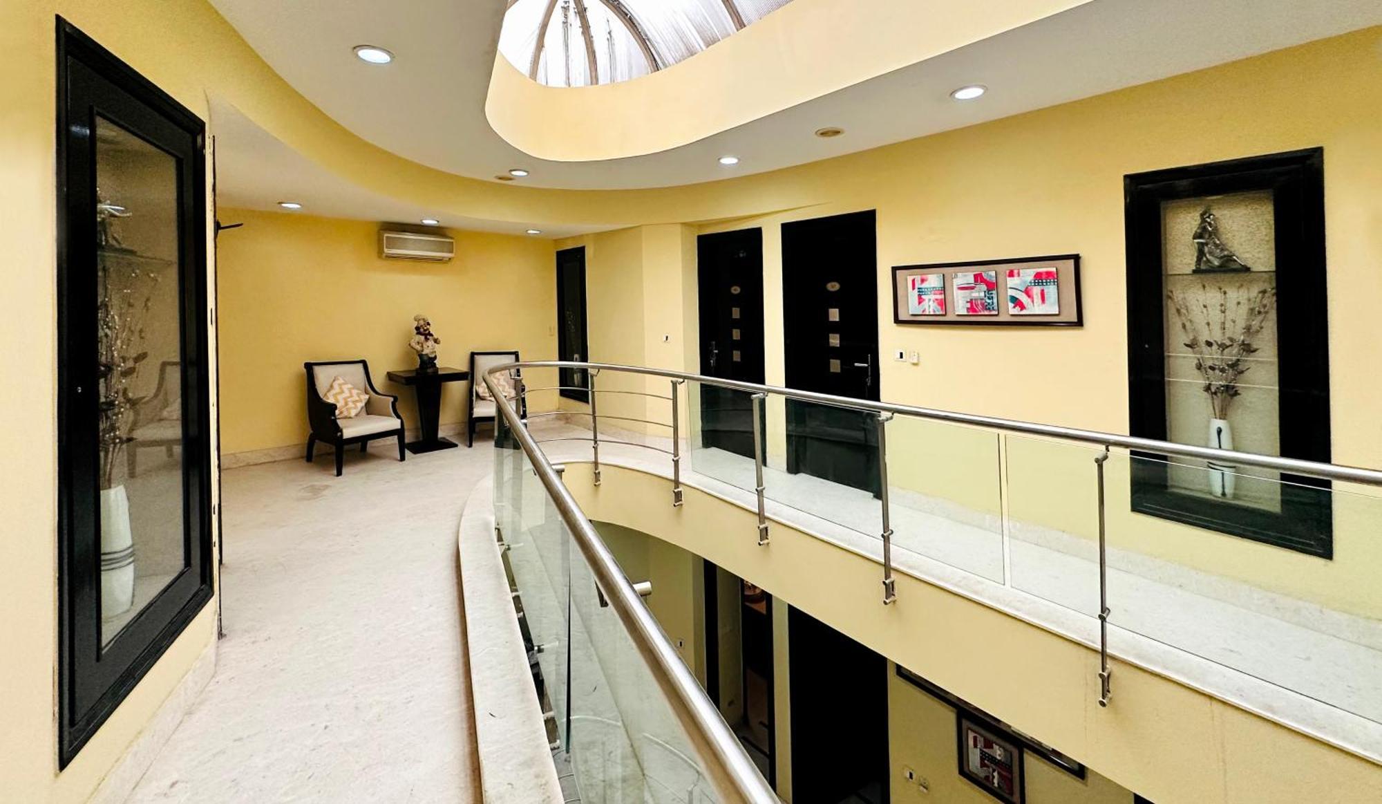 Posh - Golf Course Road Hotel Gurgaon