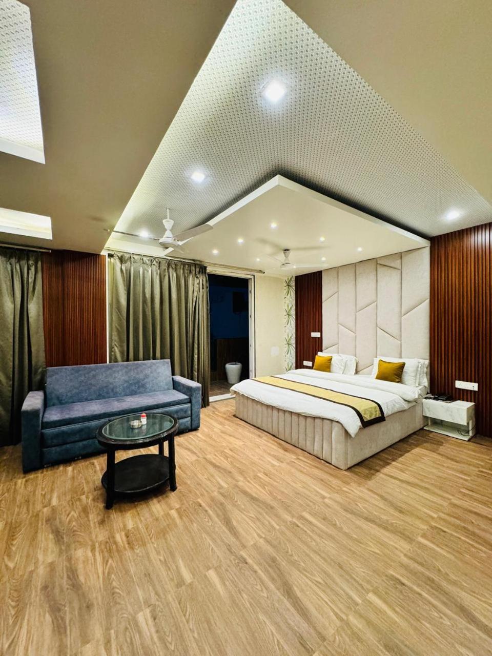Dayal Regency, Shushant Lok Sector 29, Near Fortis Hospital Hotel