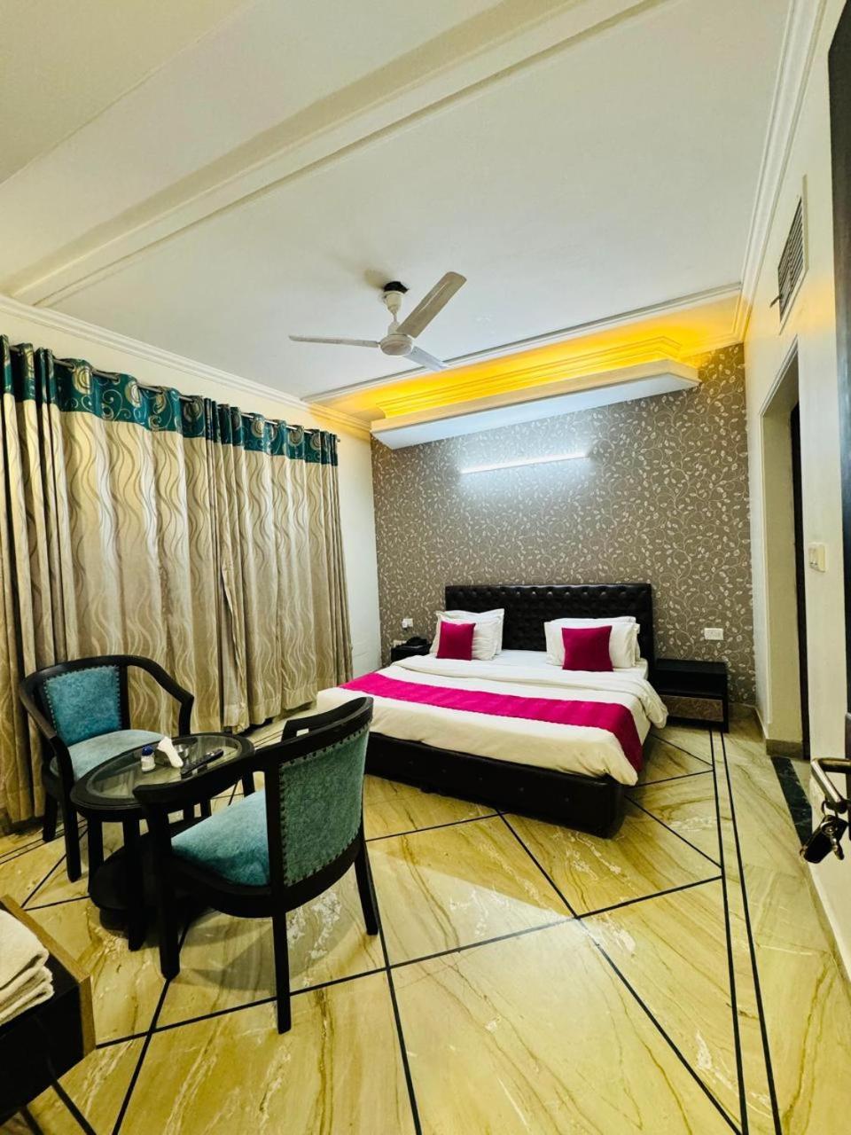 Dayal Regency, Shushant Lok Sector 29, Near Fortis Hospital 3* Gurgaon